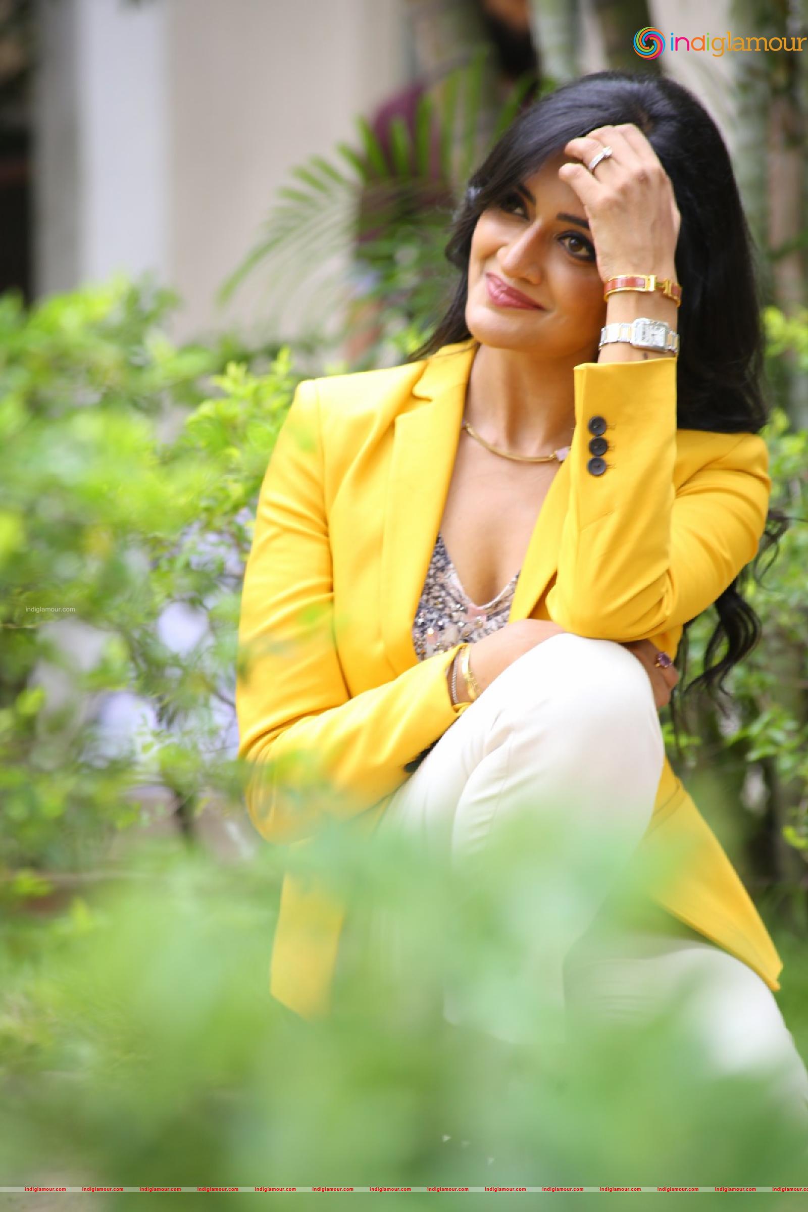 Vimala Raman Actress hd photo