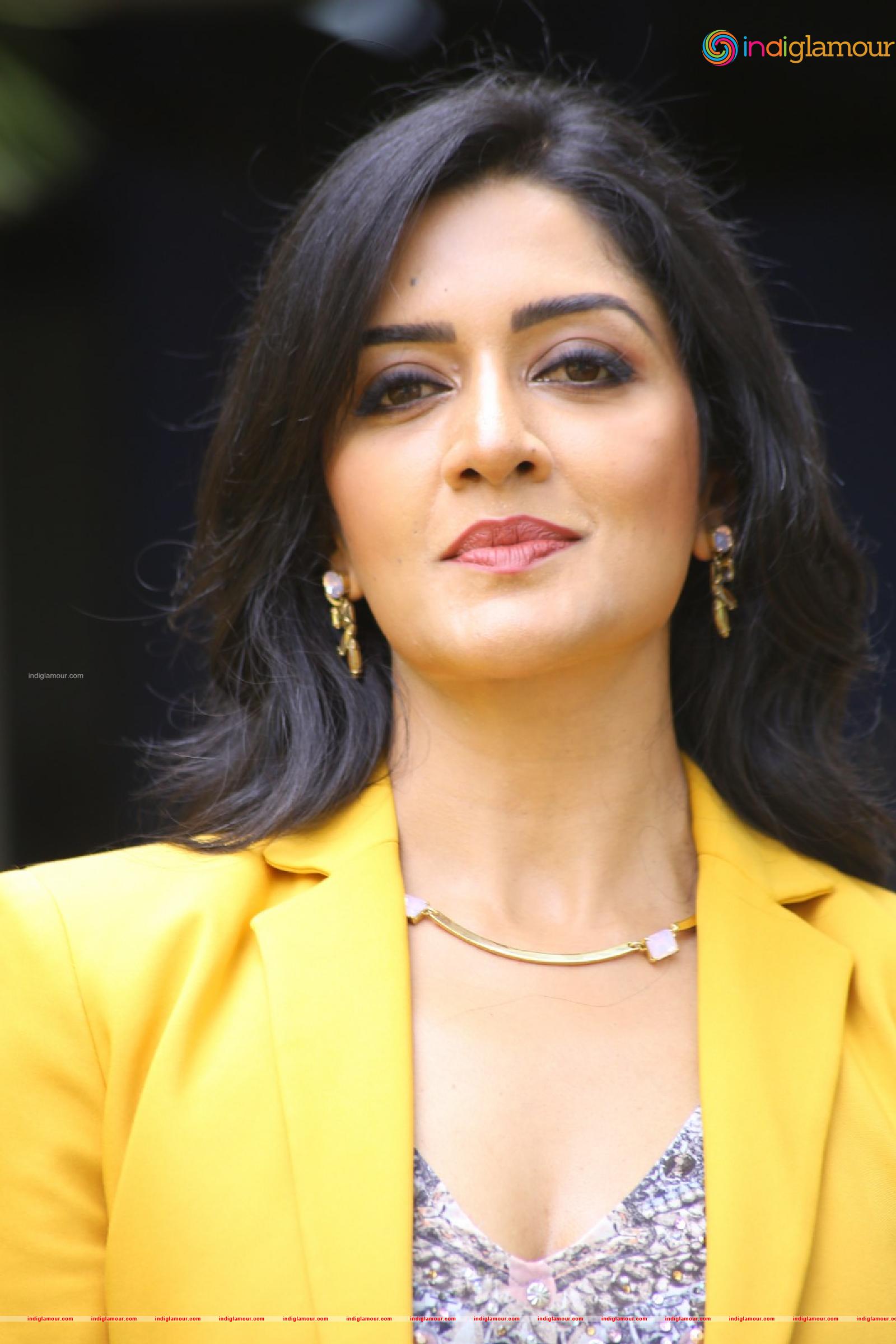 Vimala Raman Actress hd photo