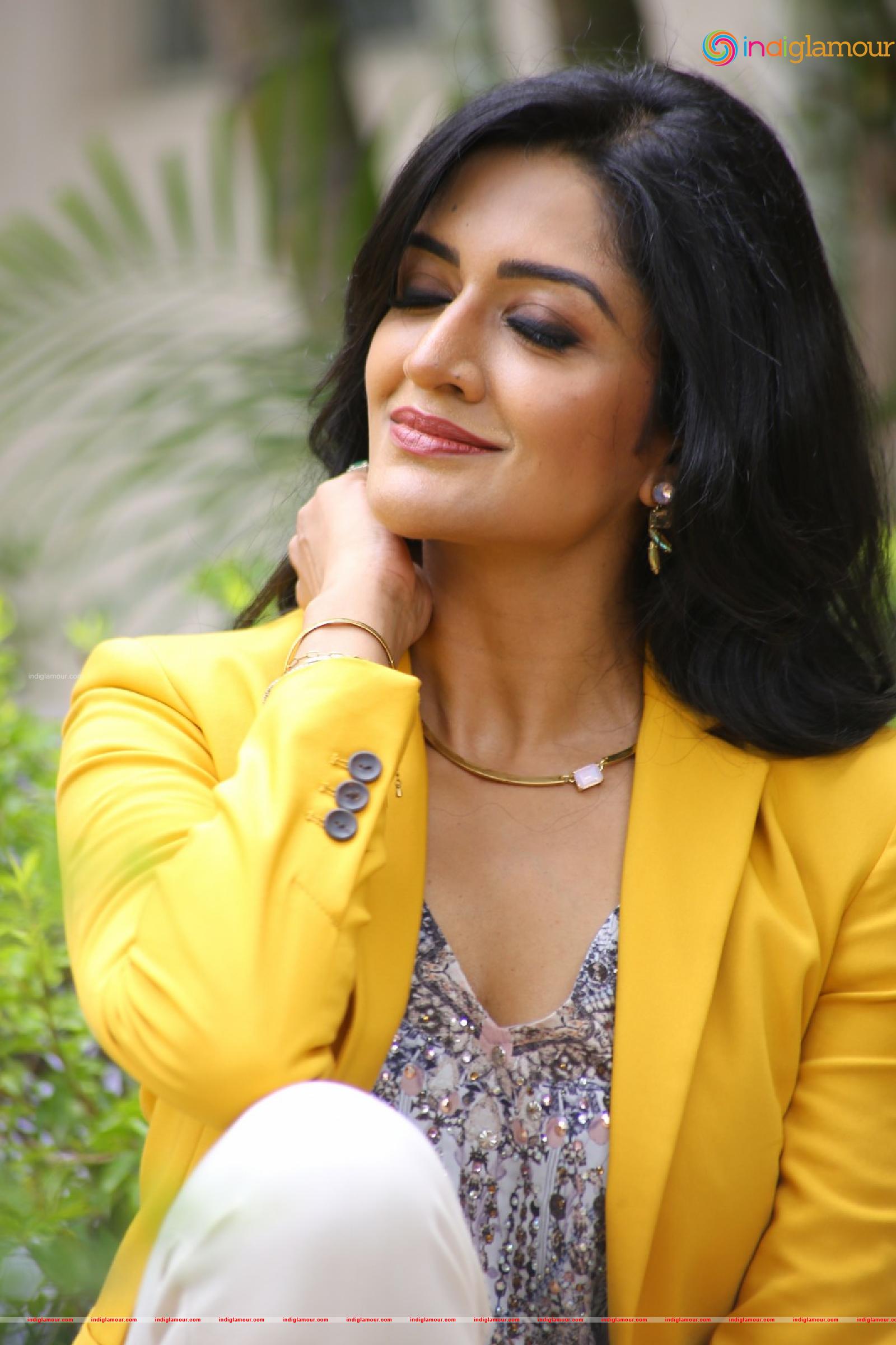 Vimala Raman Actress hd photo