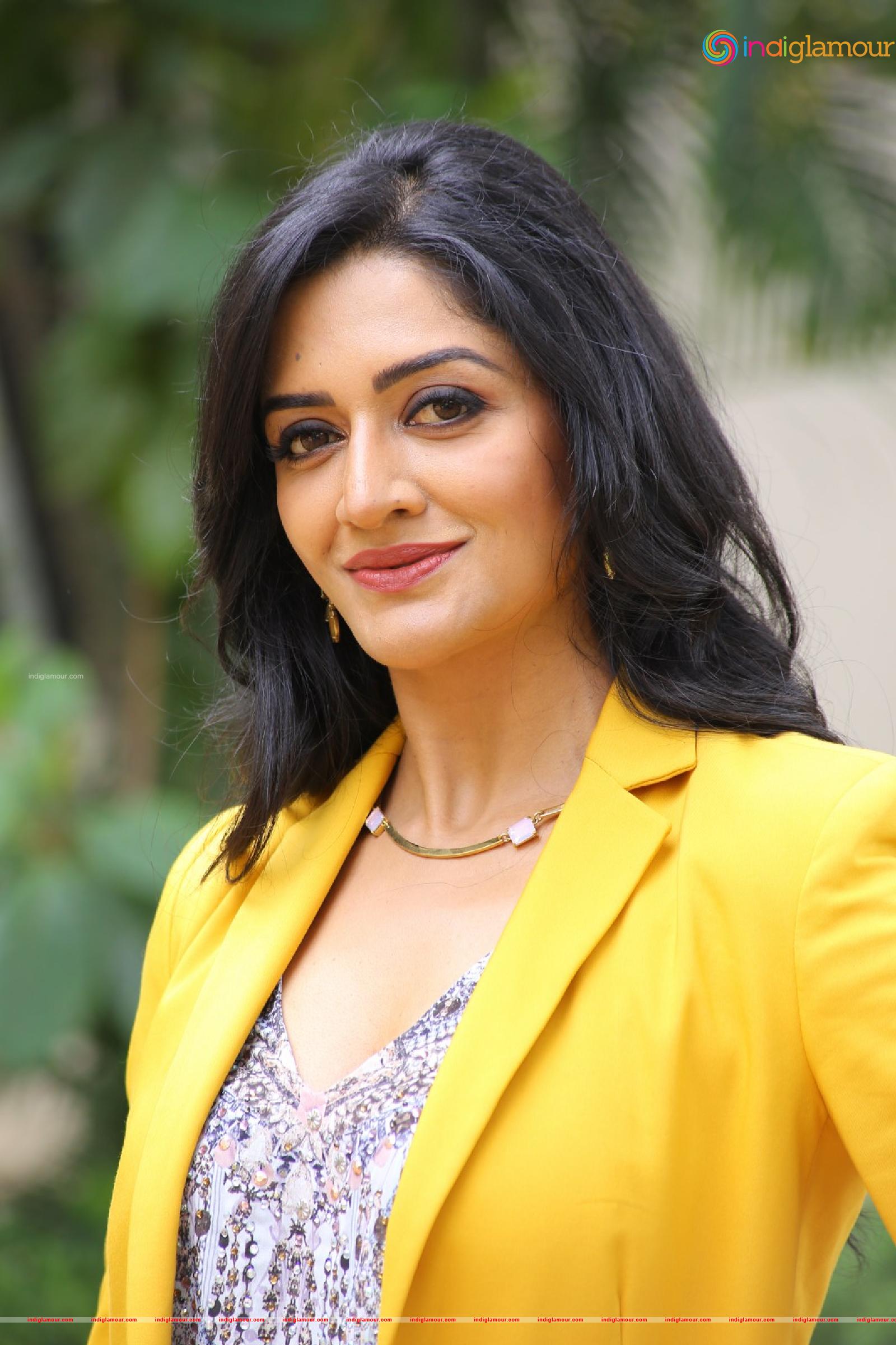 Vimala Raman Actress hd photo