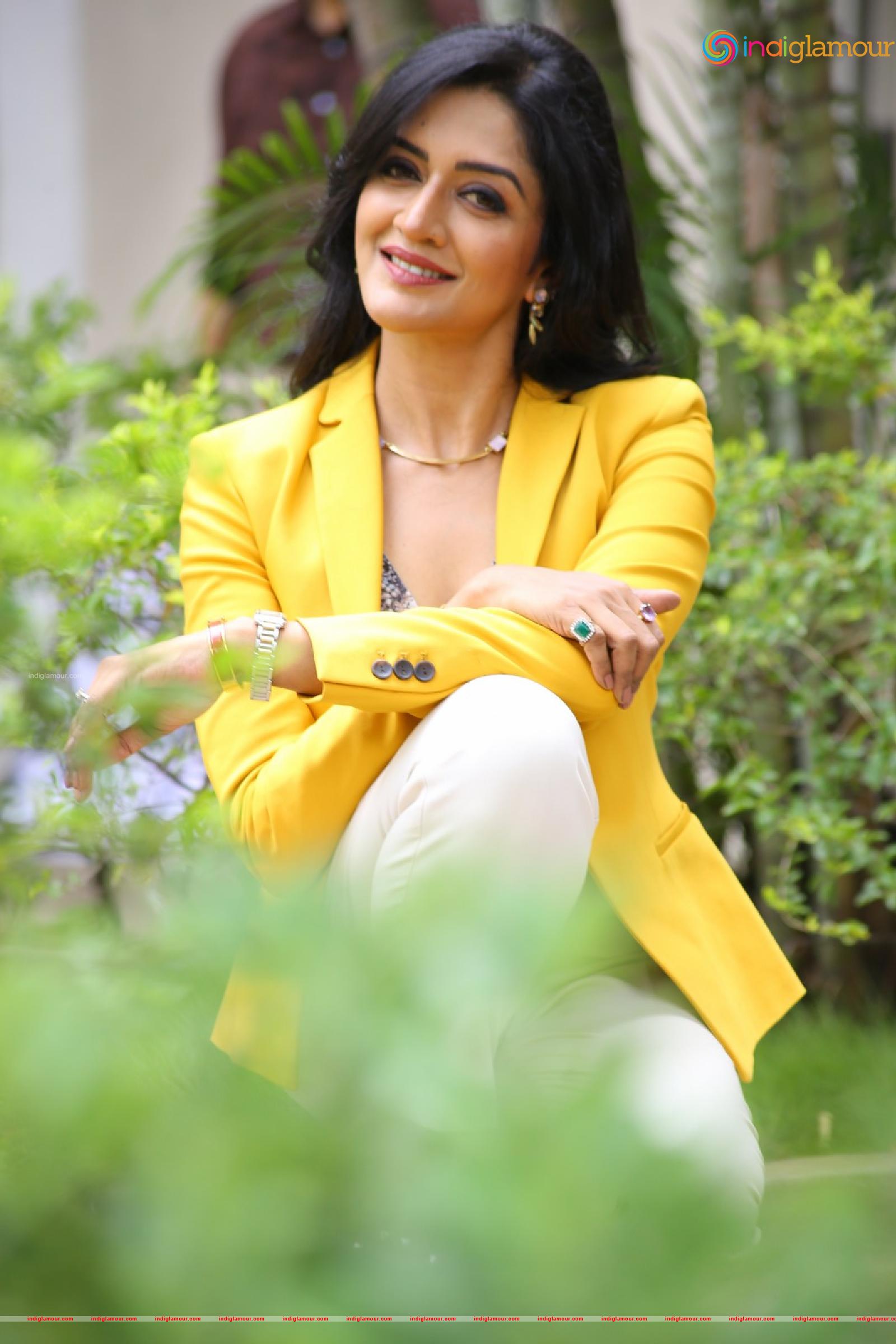Vimala Raman Actress hd photo