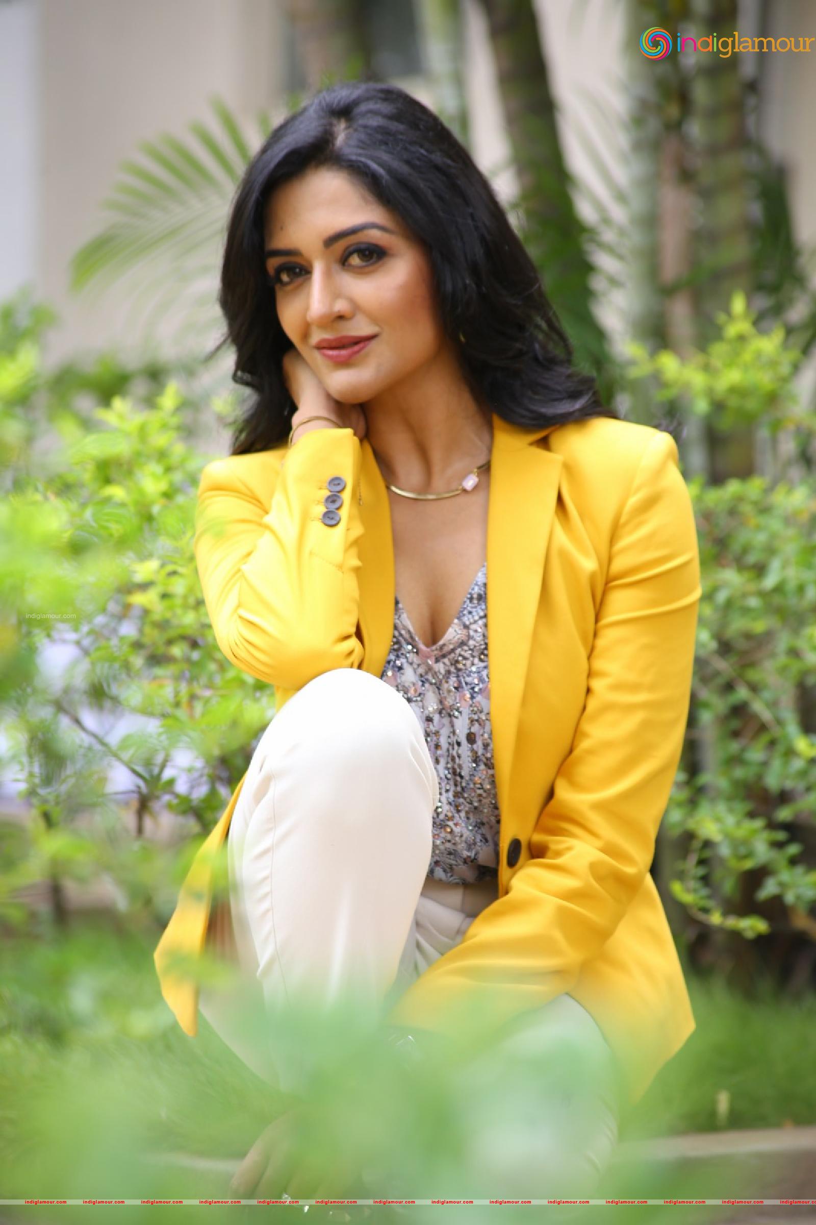 Vimala Raman Actress hd photo