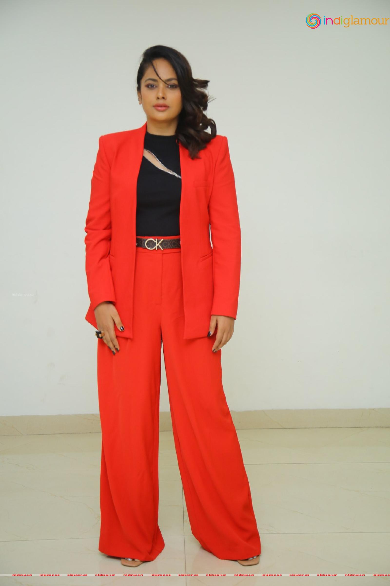 Nanditha Swetha Actress hd photo