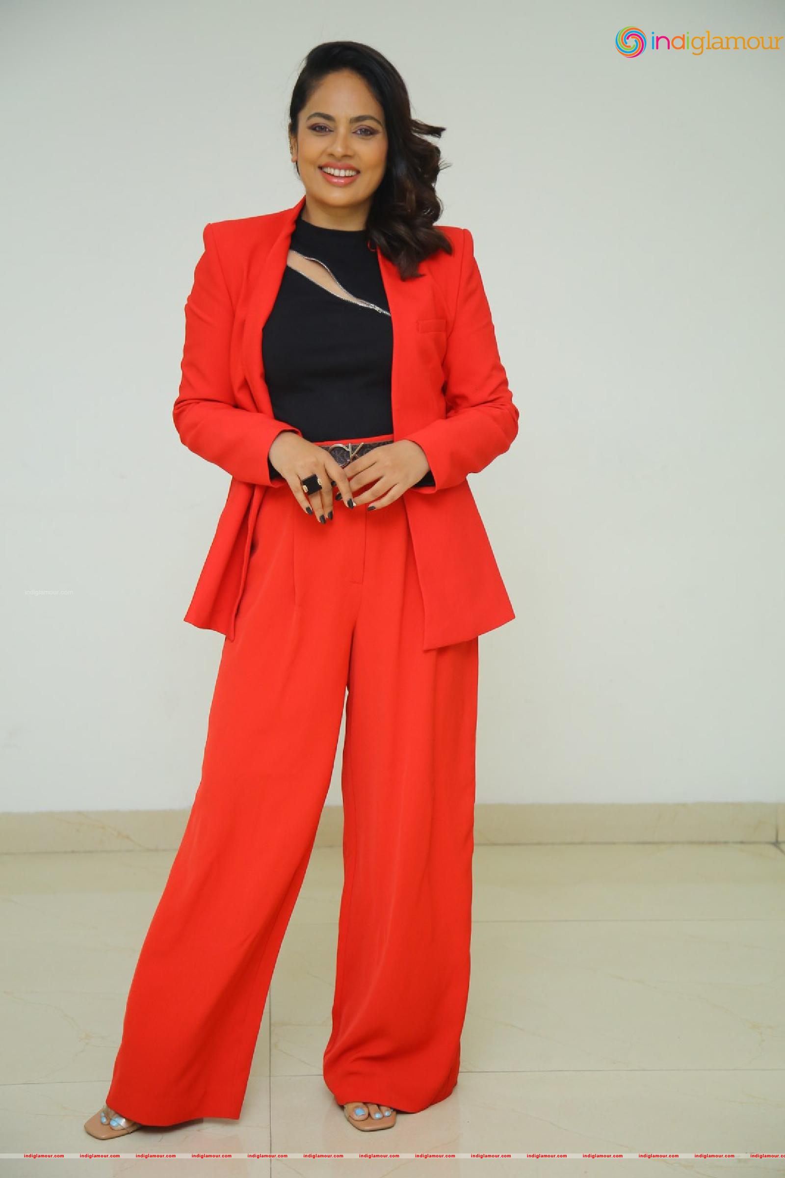 Nanditha Swetha Actress hd photo