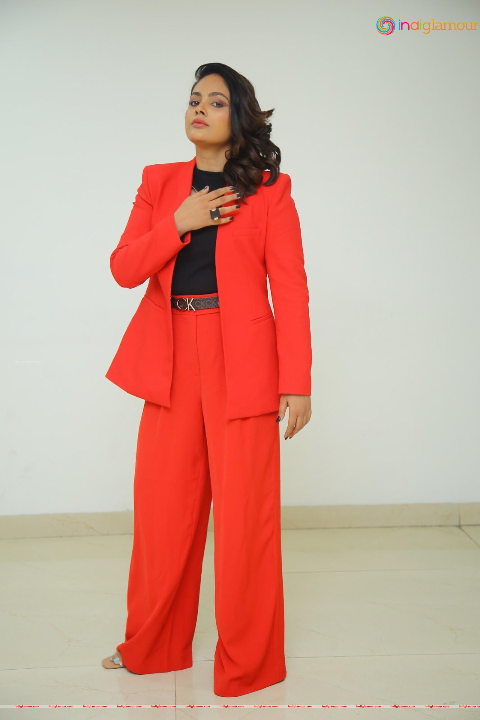 Nanditha Swetha Actress hd photo