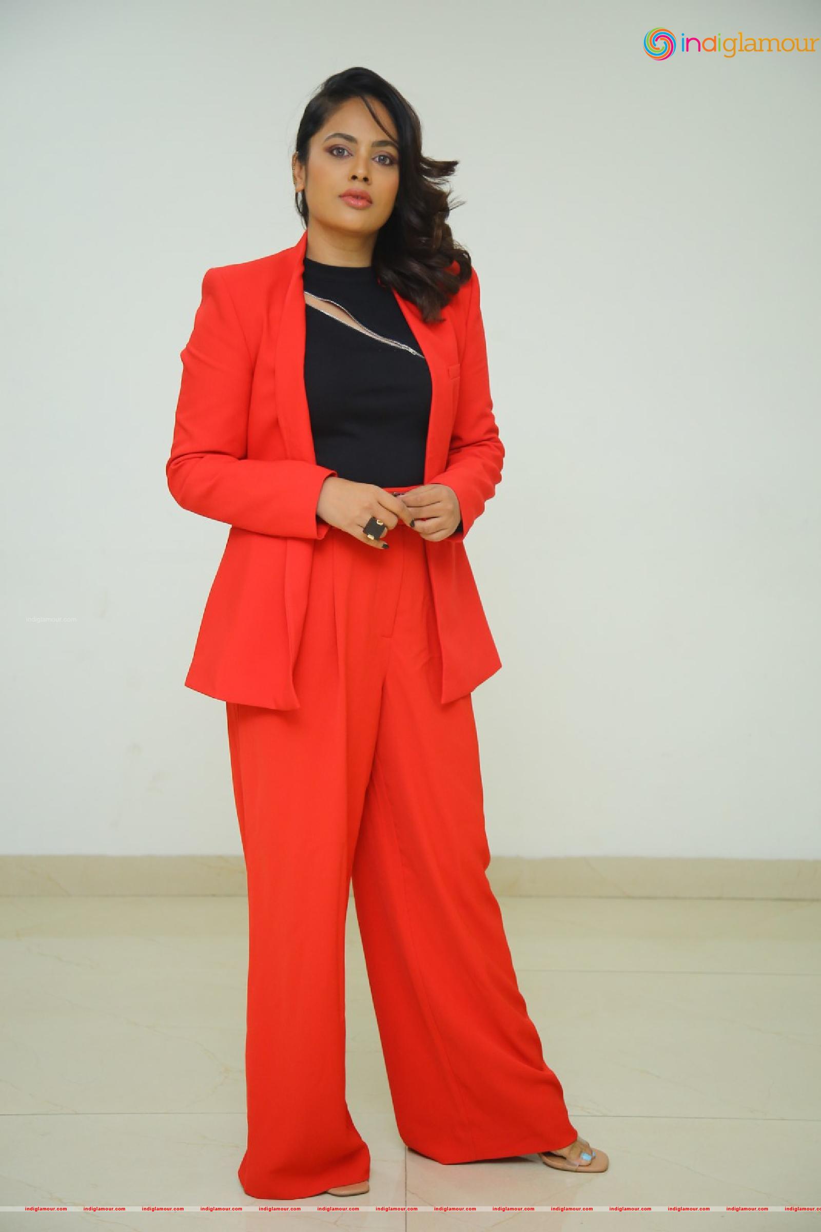 Nanditha Swetha Actress hd photo