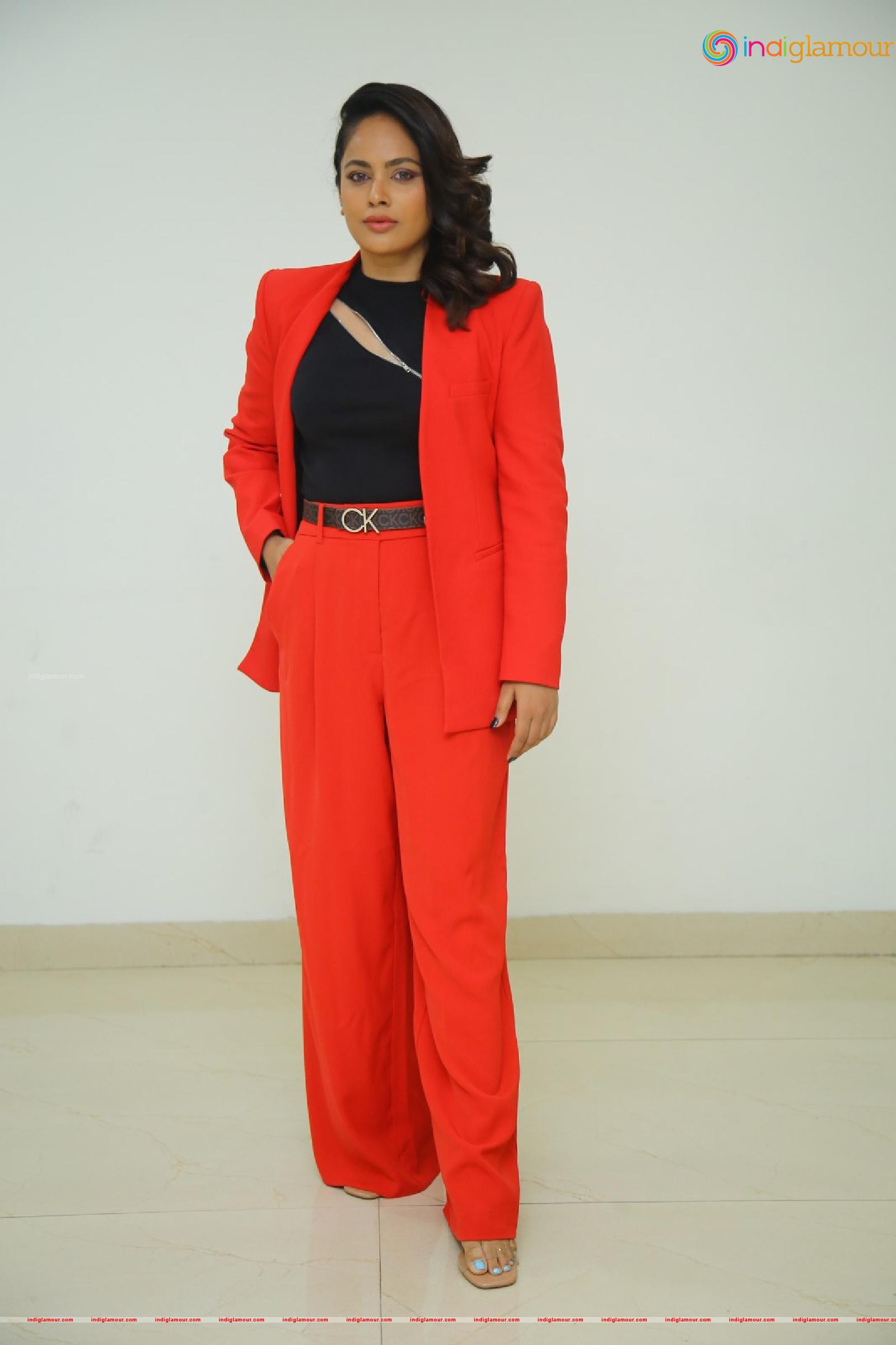Nanditha Swetha Actress hd photo