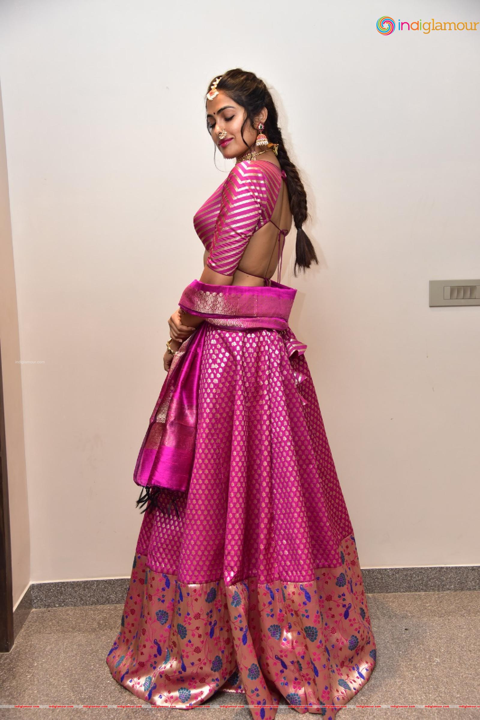 Divi Vadthya Actress hd photo