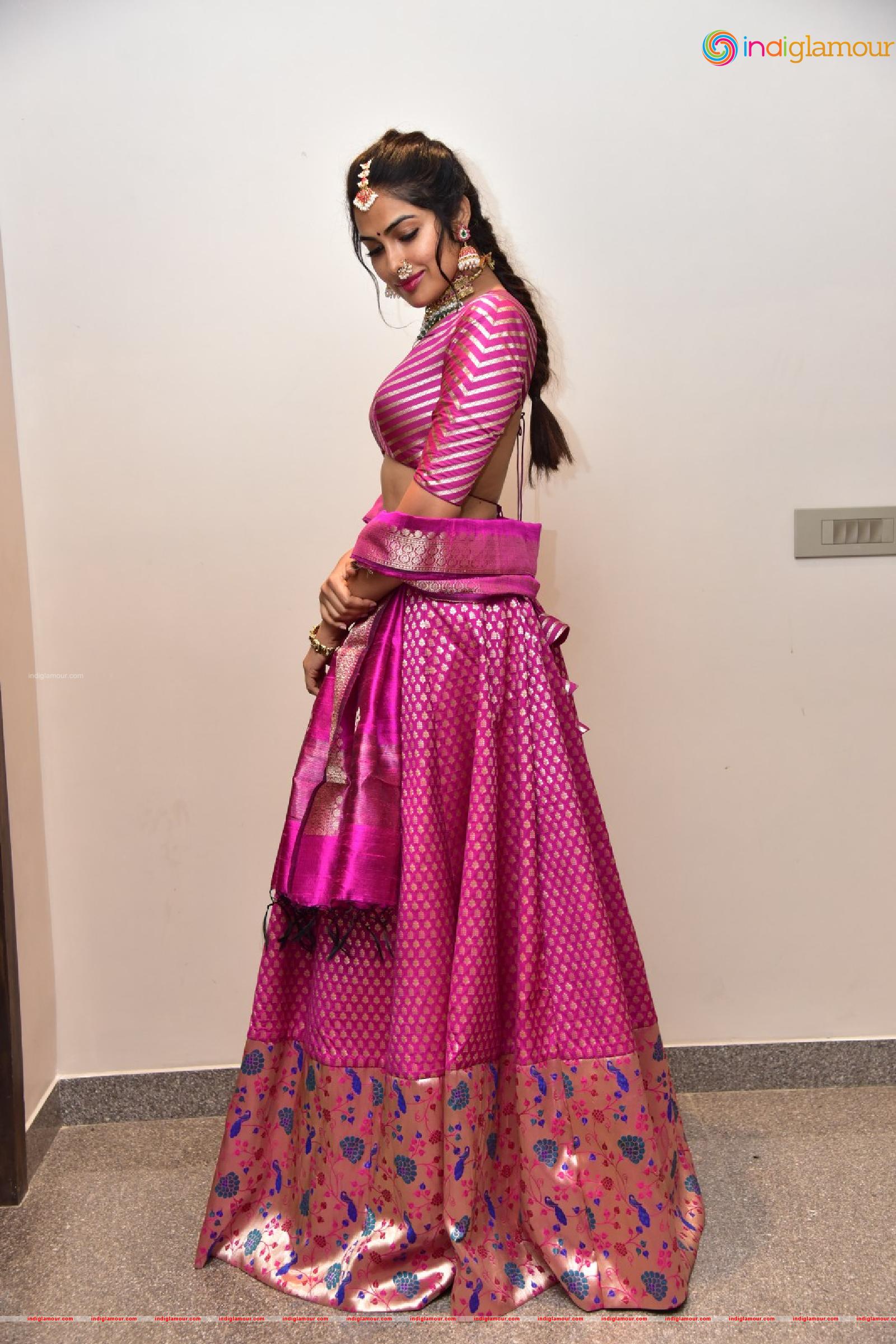 Divi Vadthya Actress hd photo