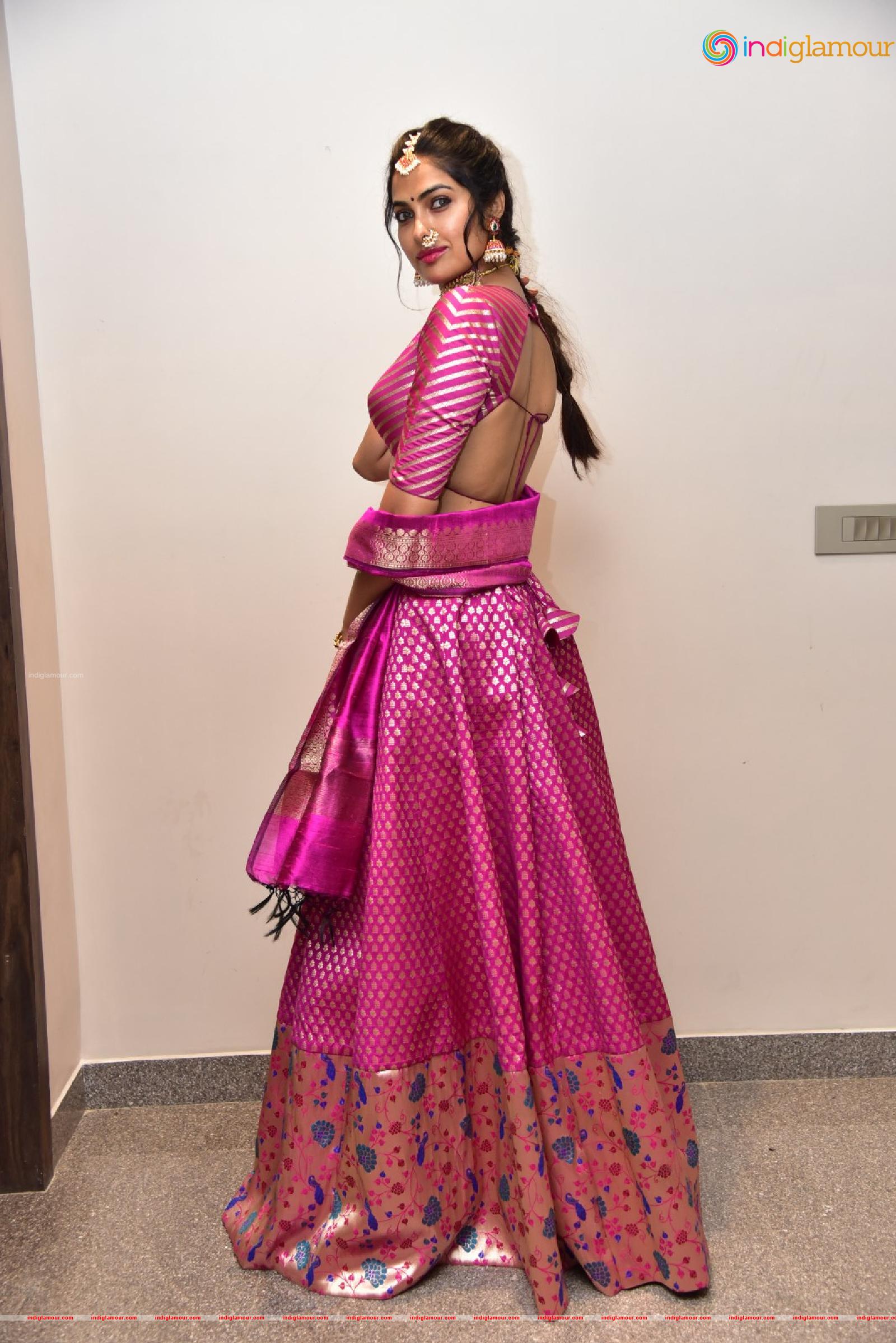 Divi Vadthya Actress hd photo