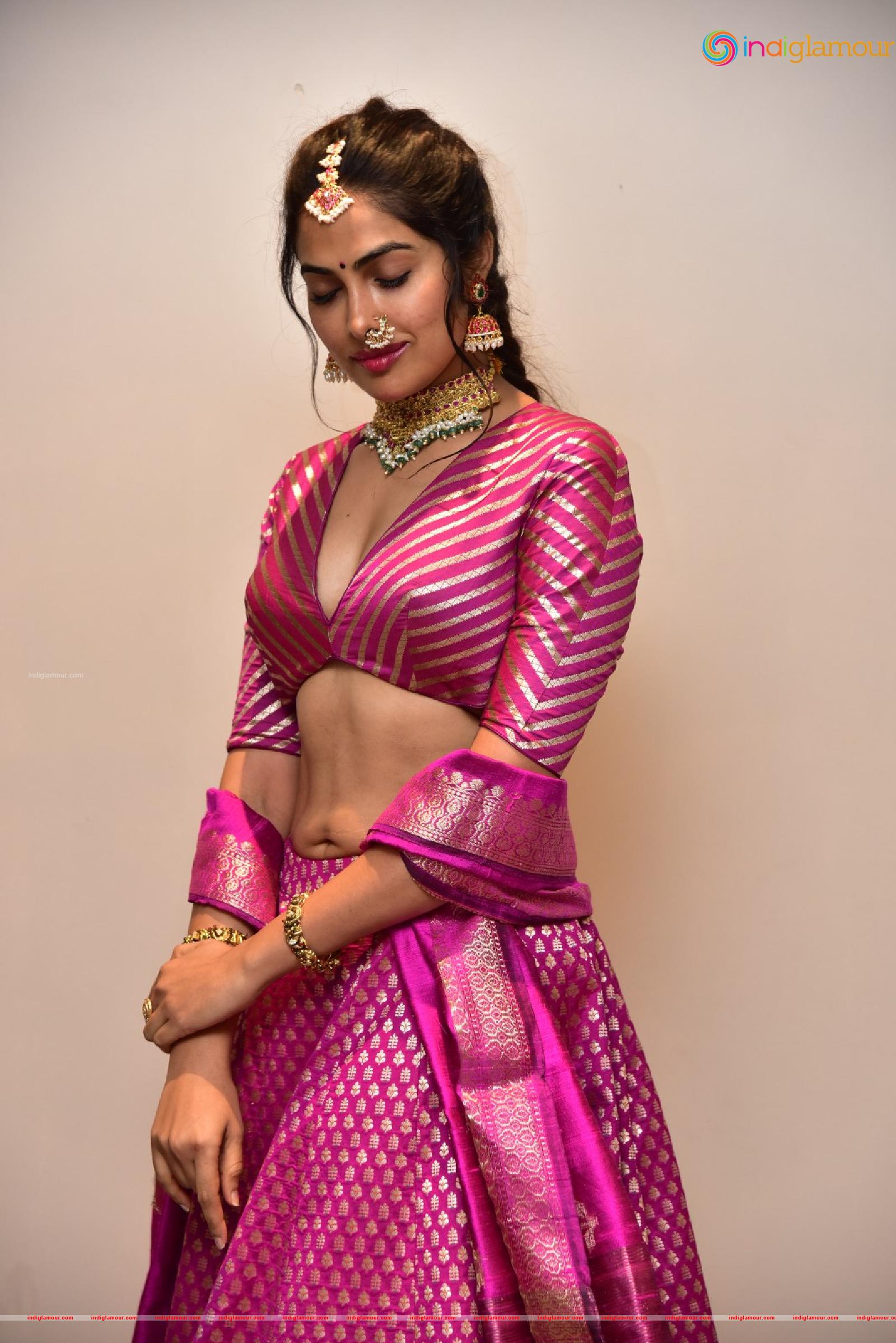 Divi Vadthya Actress hd photo