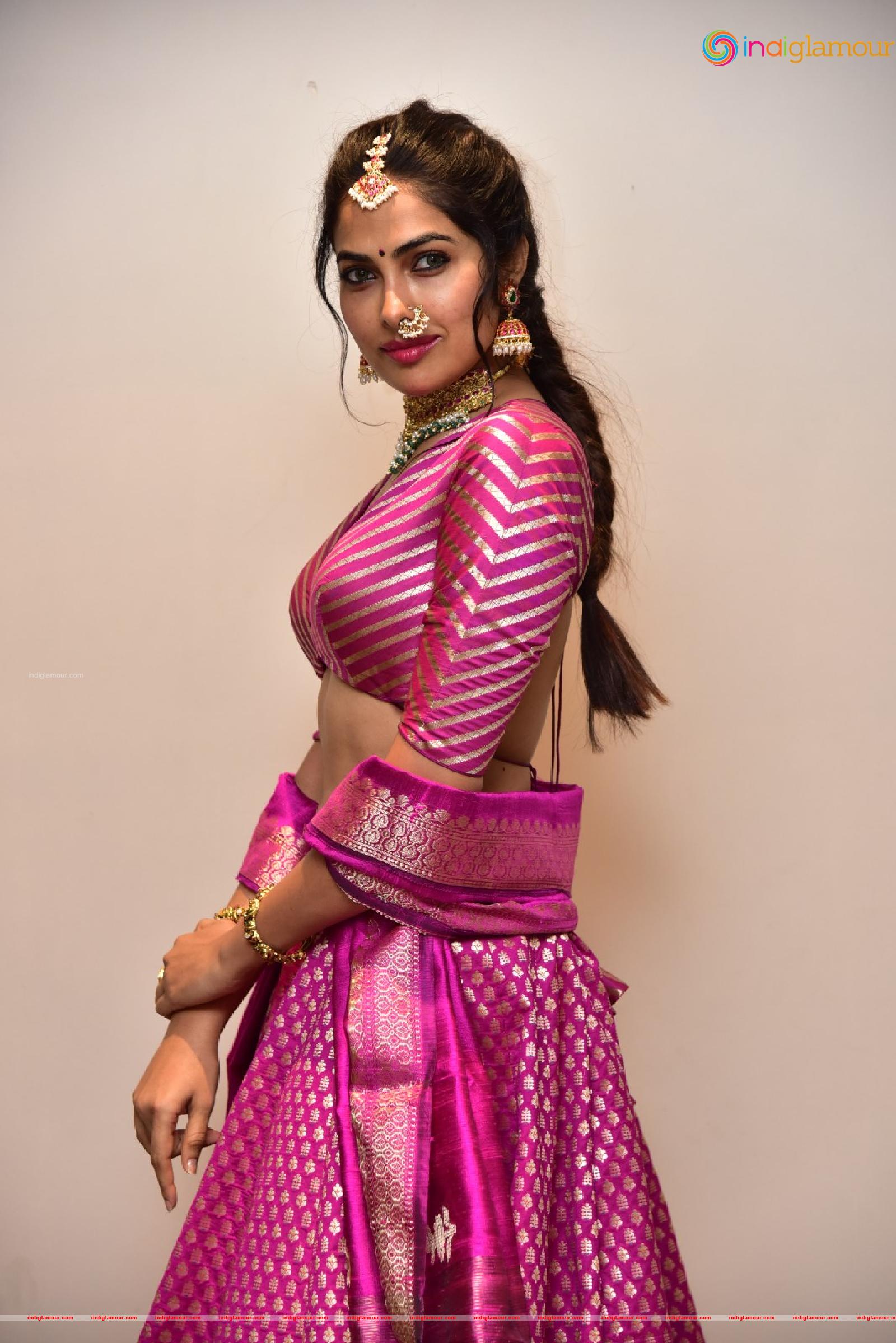 Divi Vadthya Actress hd photo