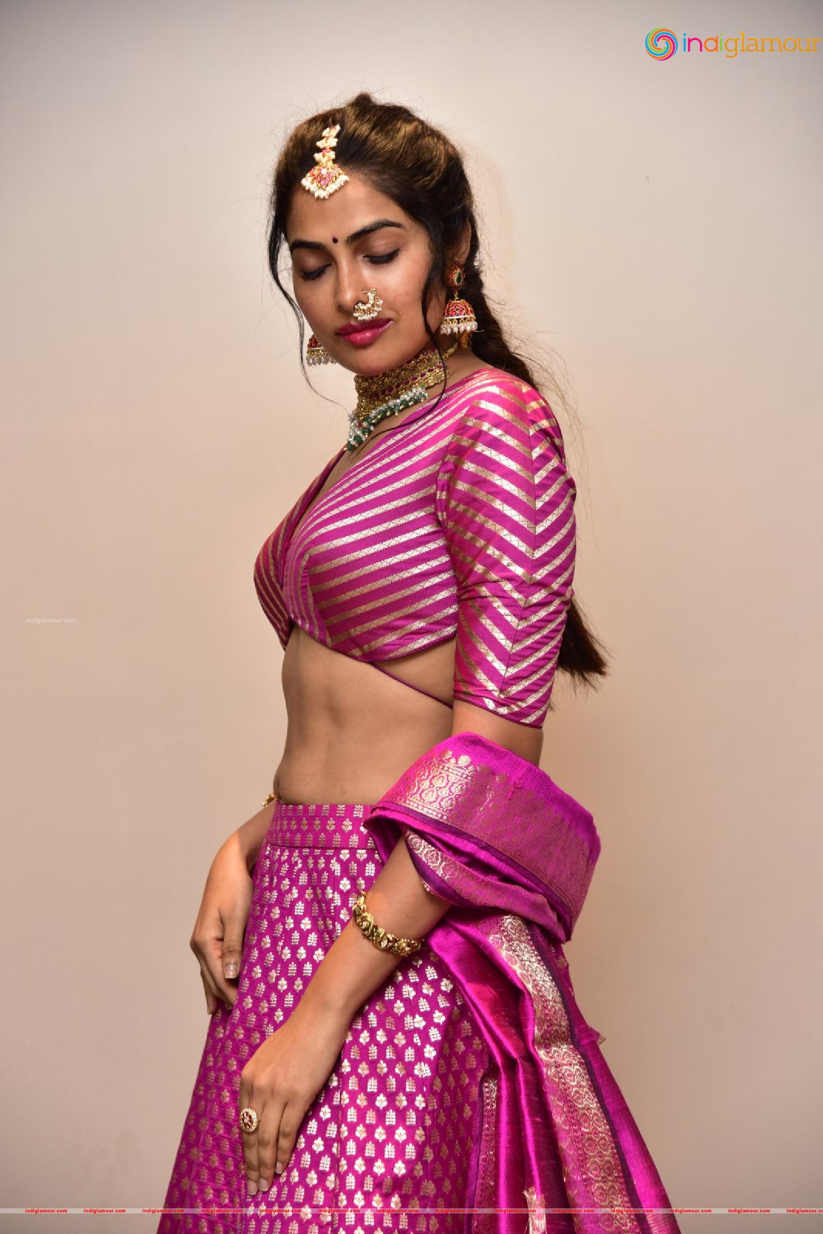 Divi Vadthya Actress hd photo