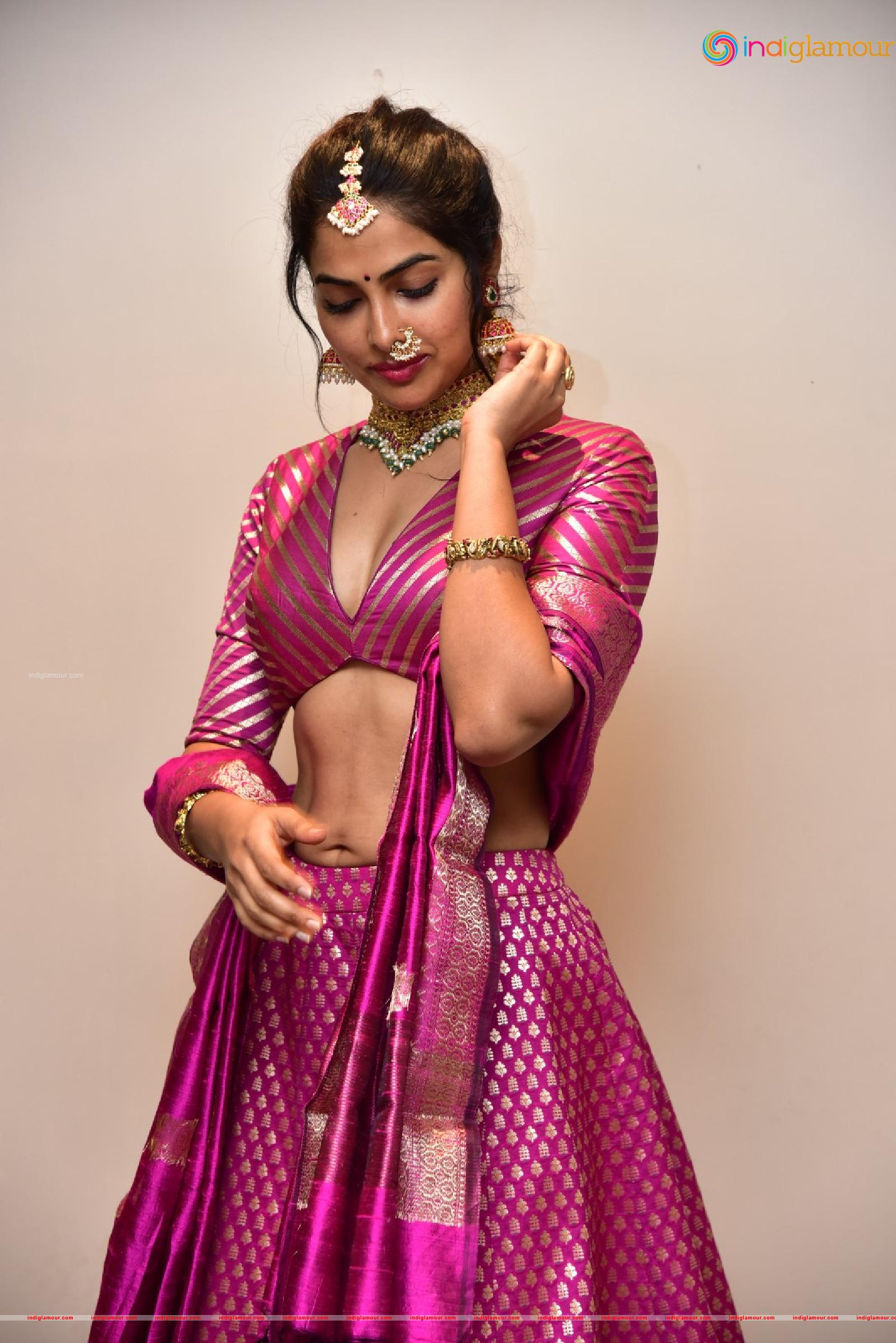 Divi Vadthya Actress hd photo