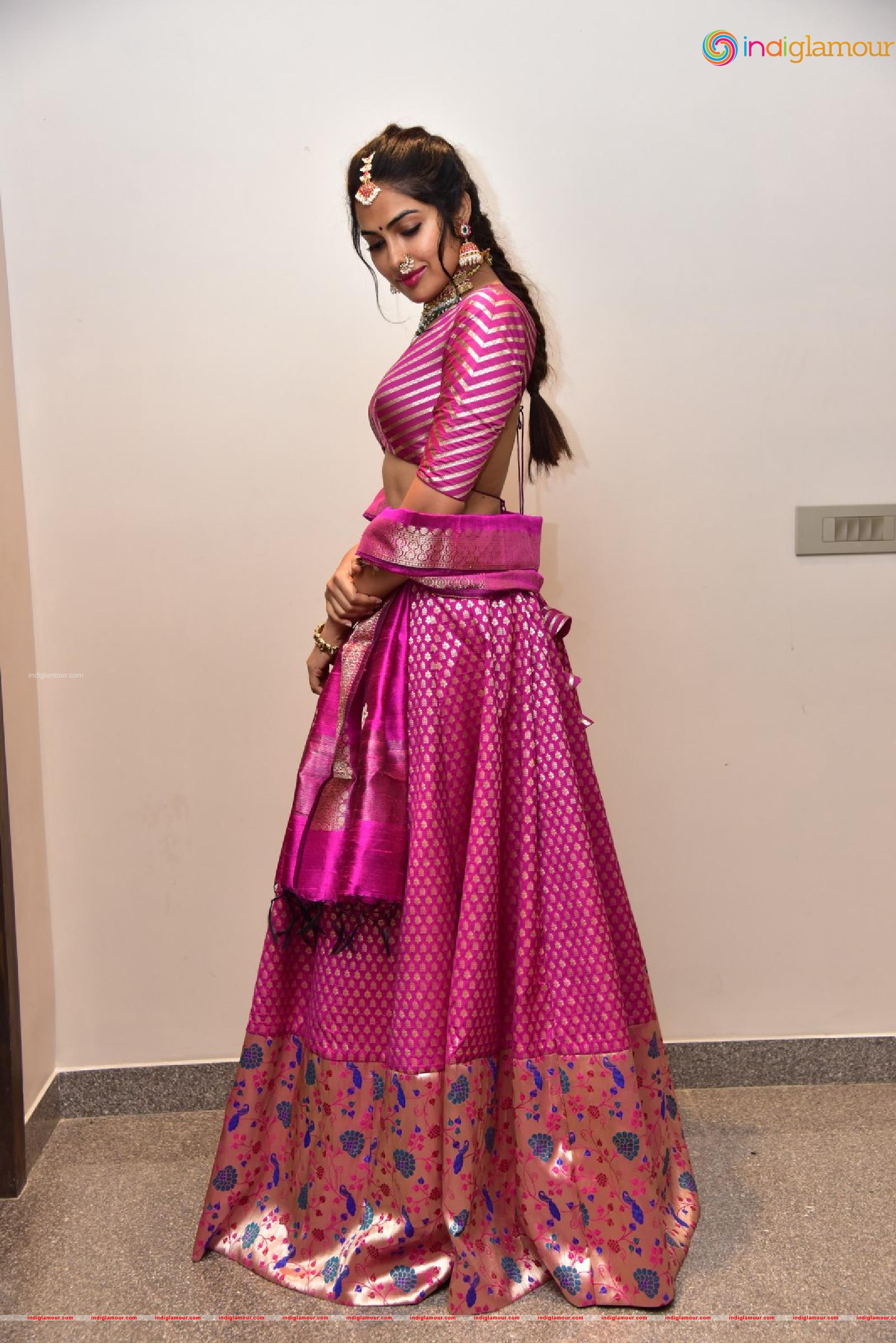 Divi Vadthya Actress hd photo