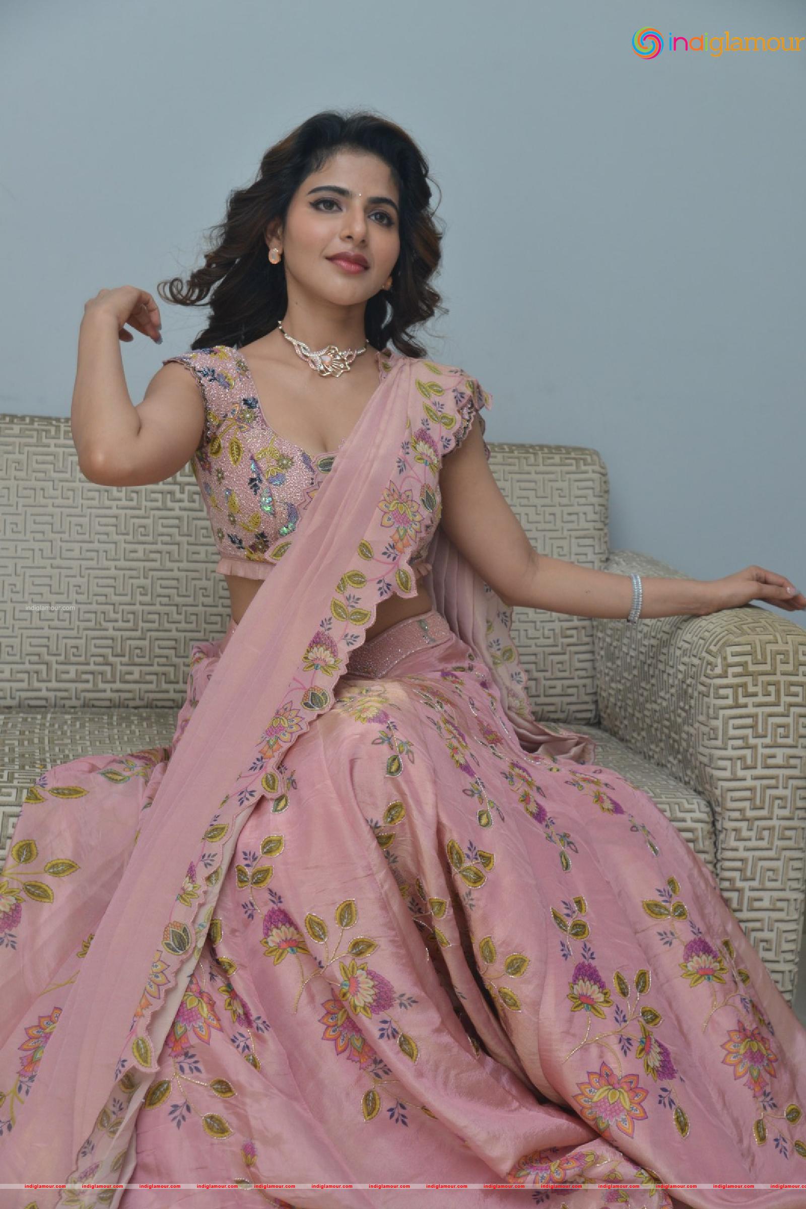 Iswarya Menon Actress hd photo