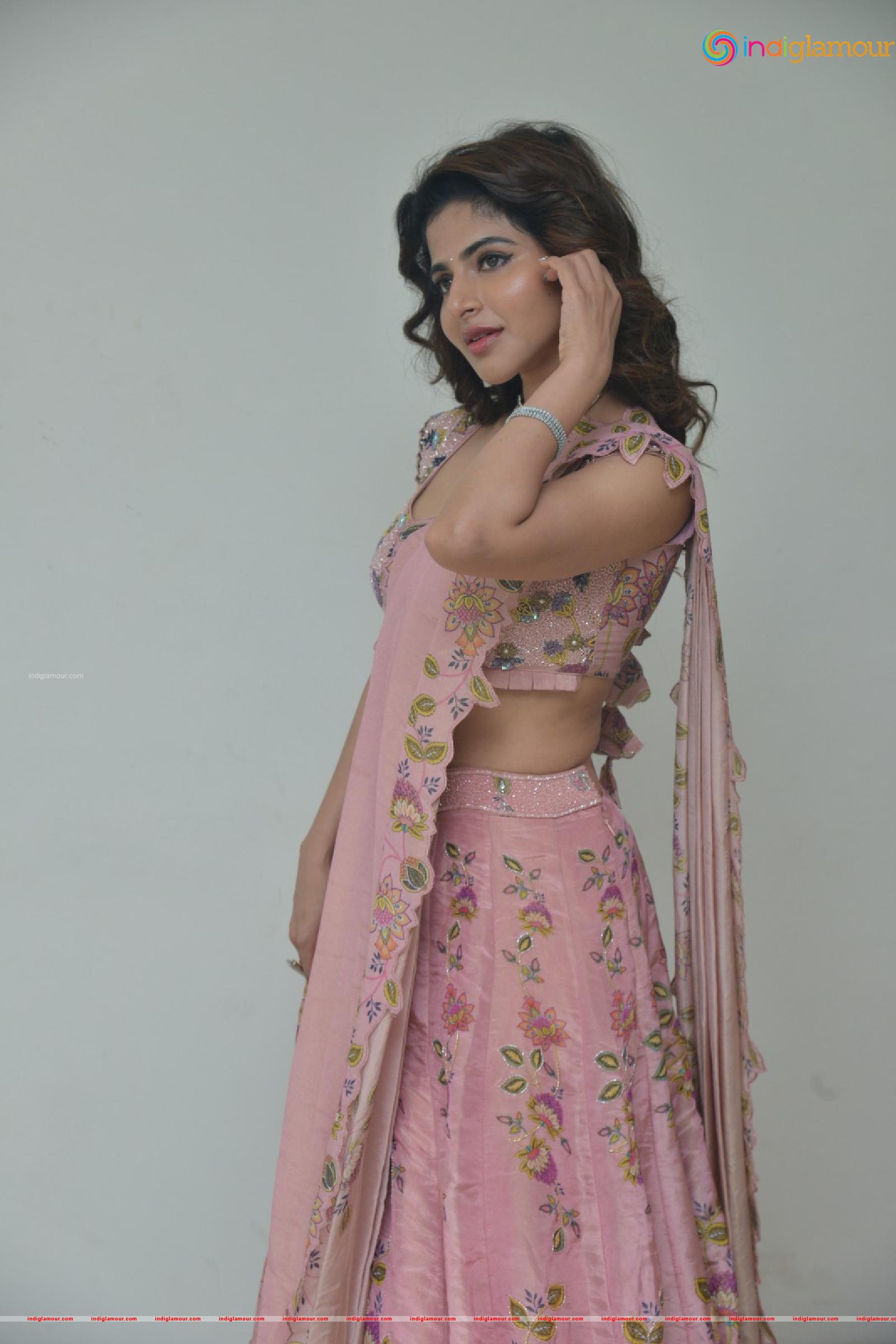 Iswarya Menon Actress hd photo