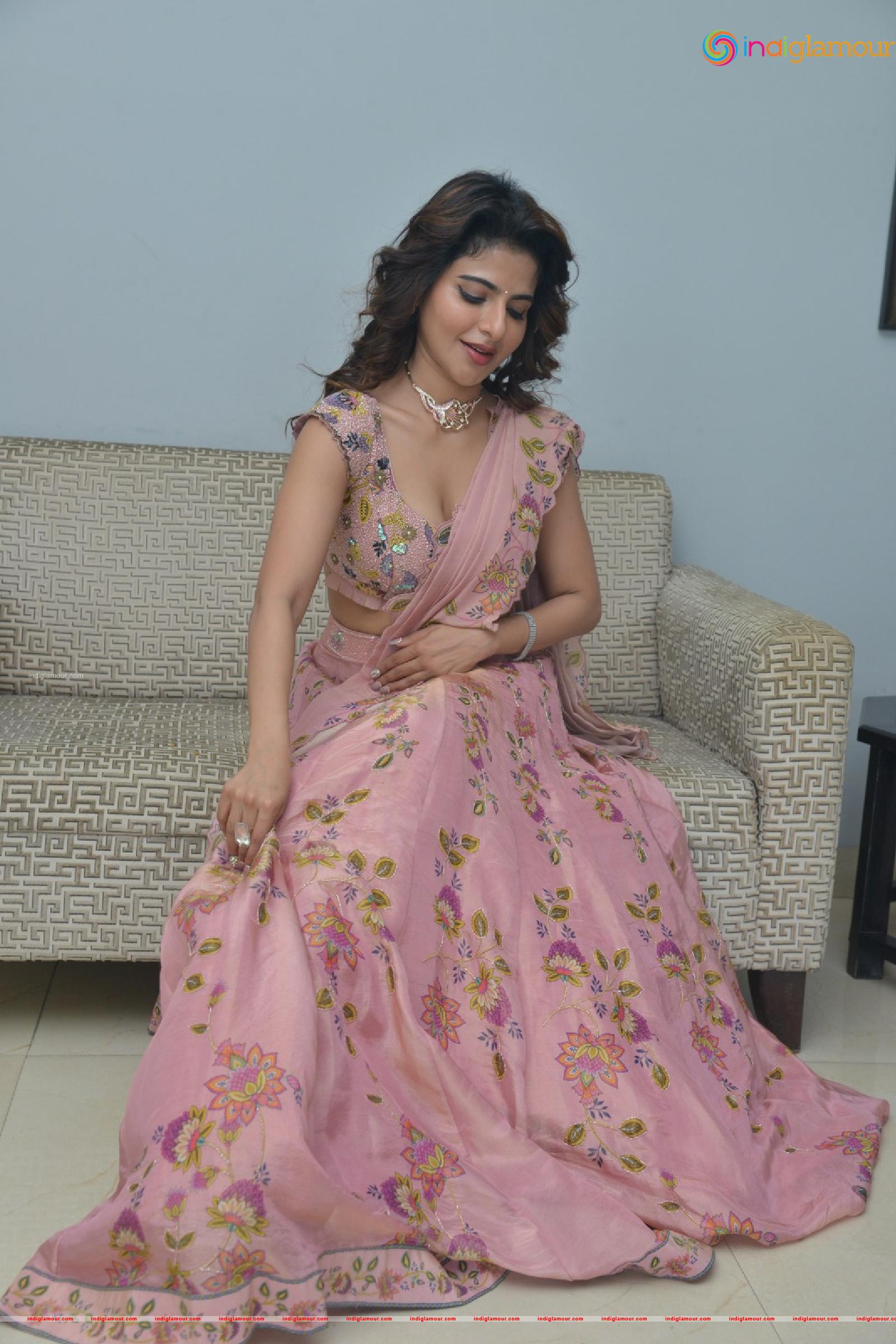 Iswarya Menon Actress hd photo