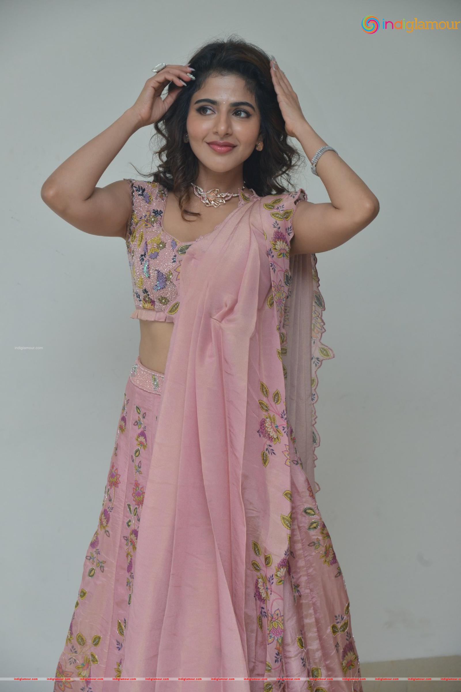 Iswarya Menon Actress hd photo