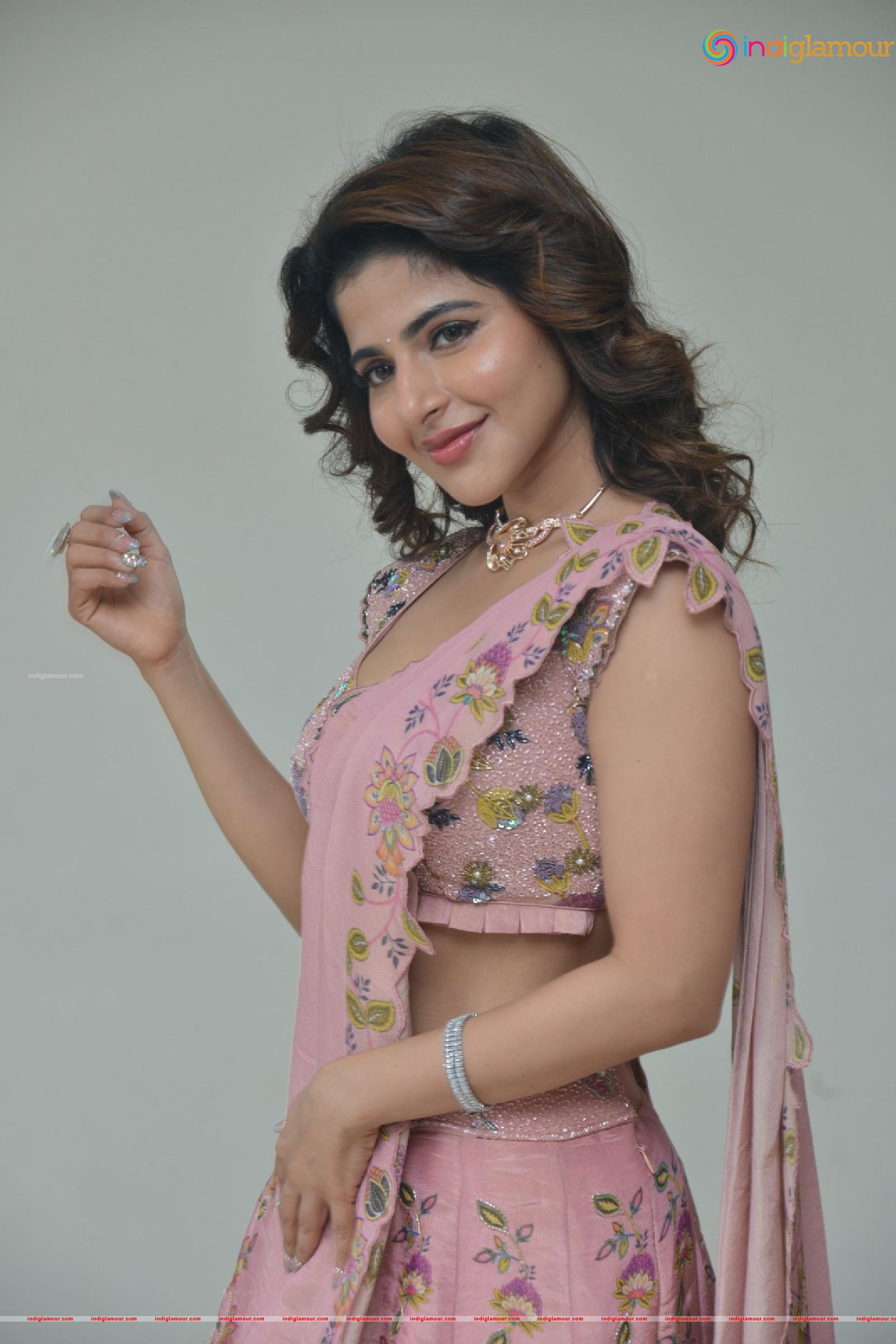 Iswarya Menon Actress hd photo