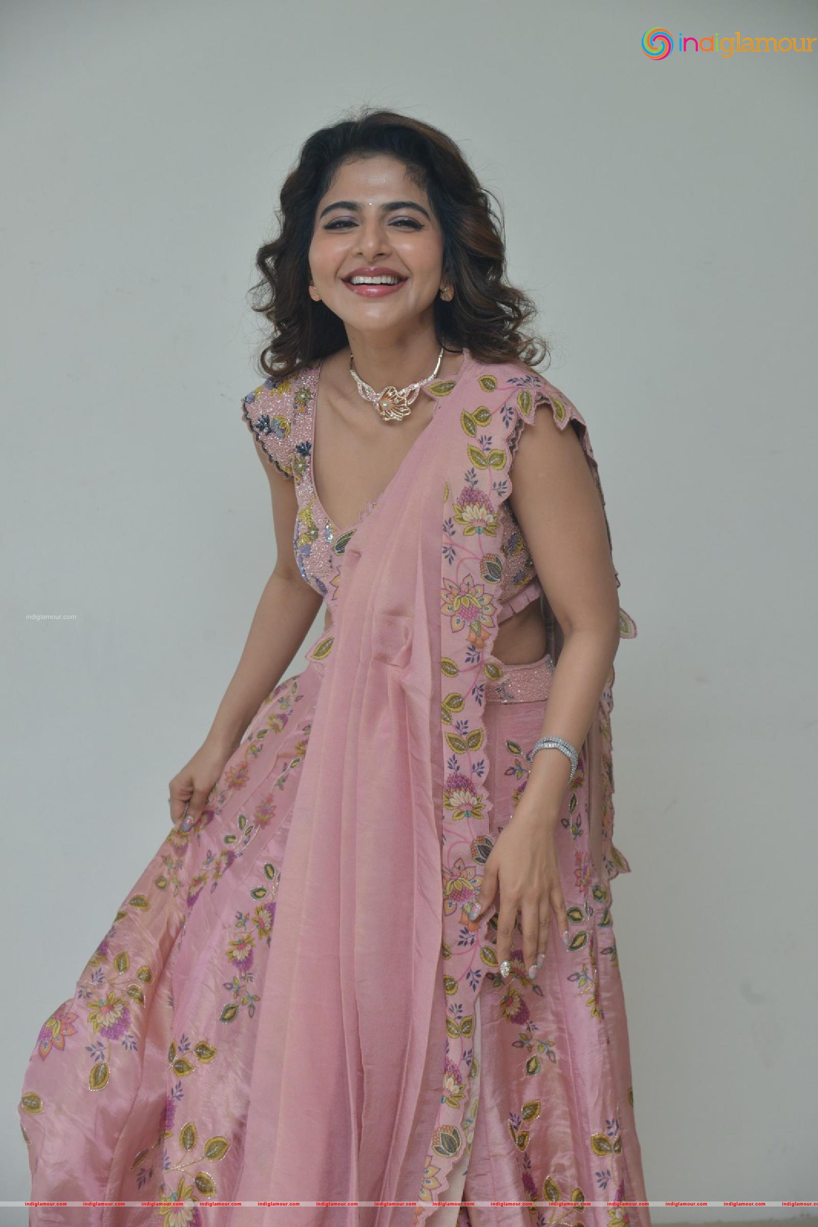 Iswarya Menon Actress hd photo
