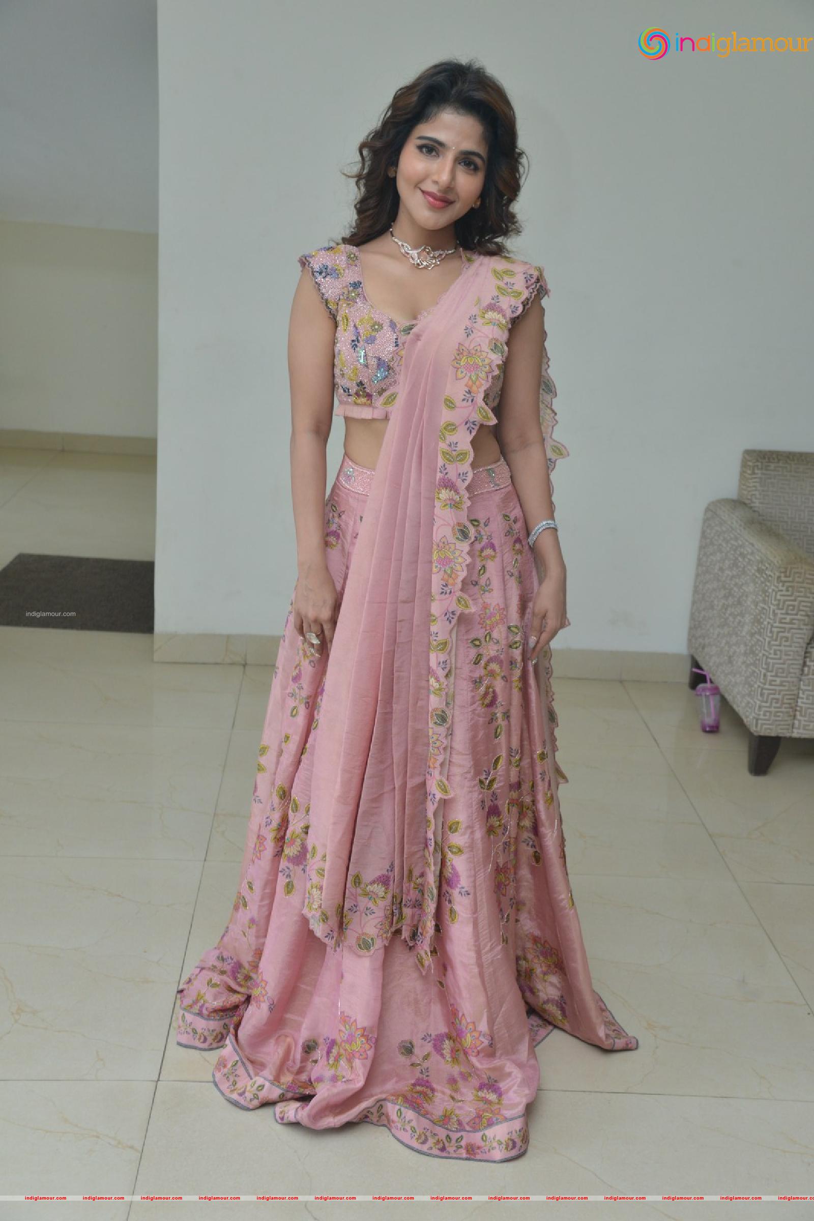 Iswarya Menon Actress hd photo
