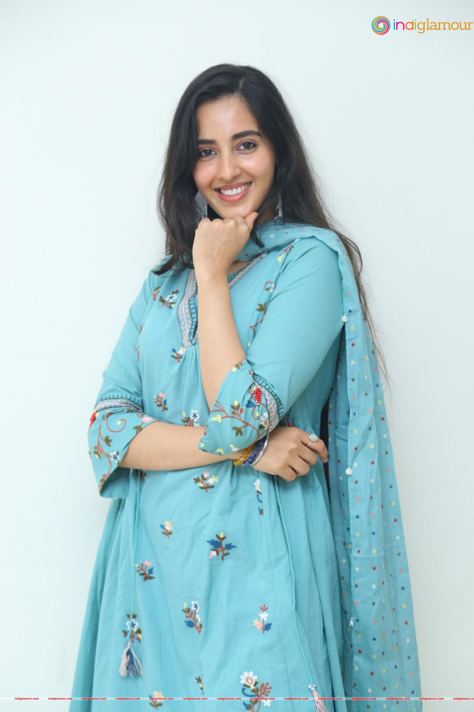 Simrat Kaur Actress hd photo