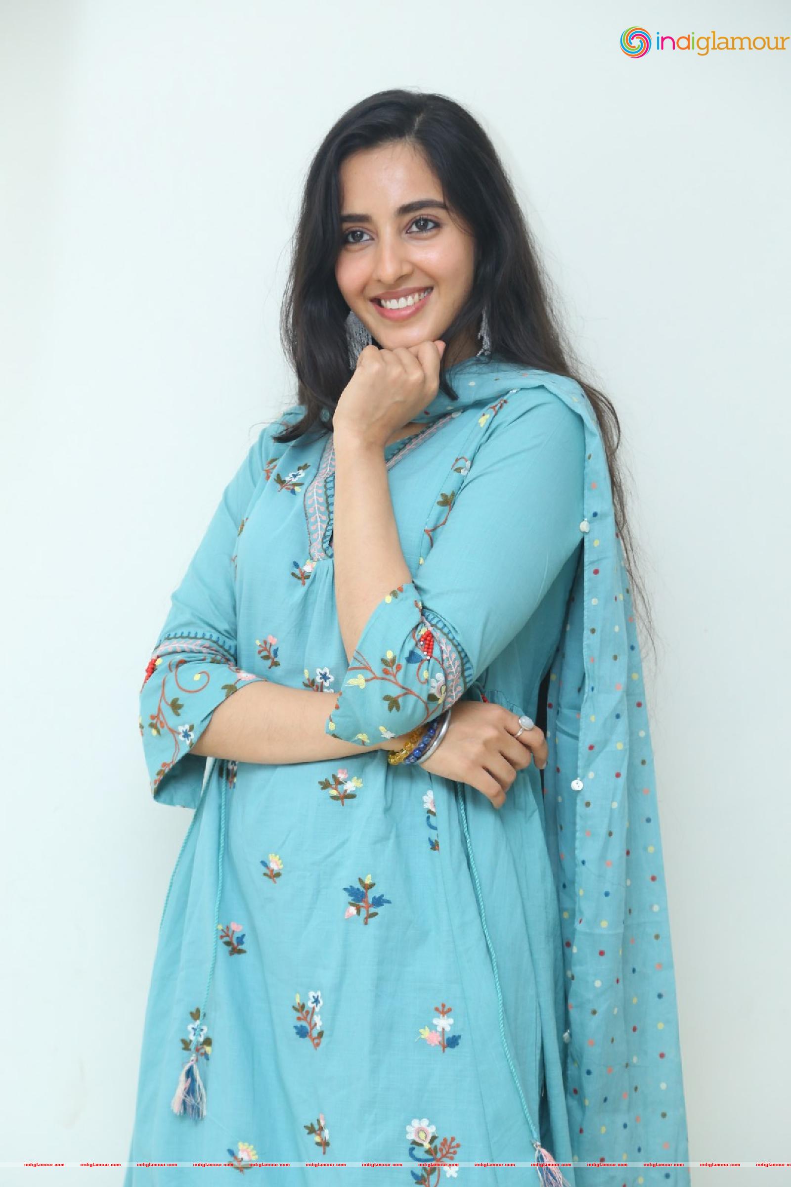 Simrat Kaur Actress hd photo