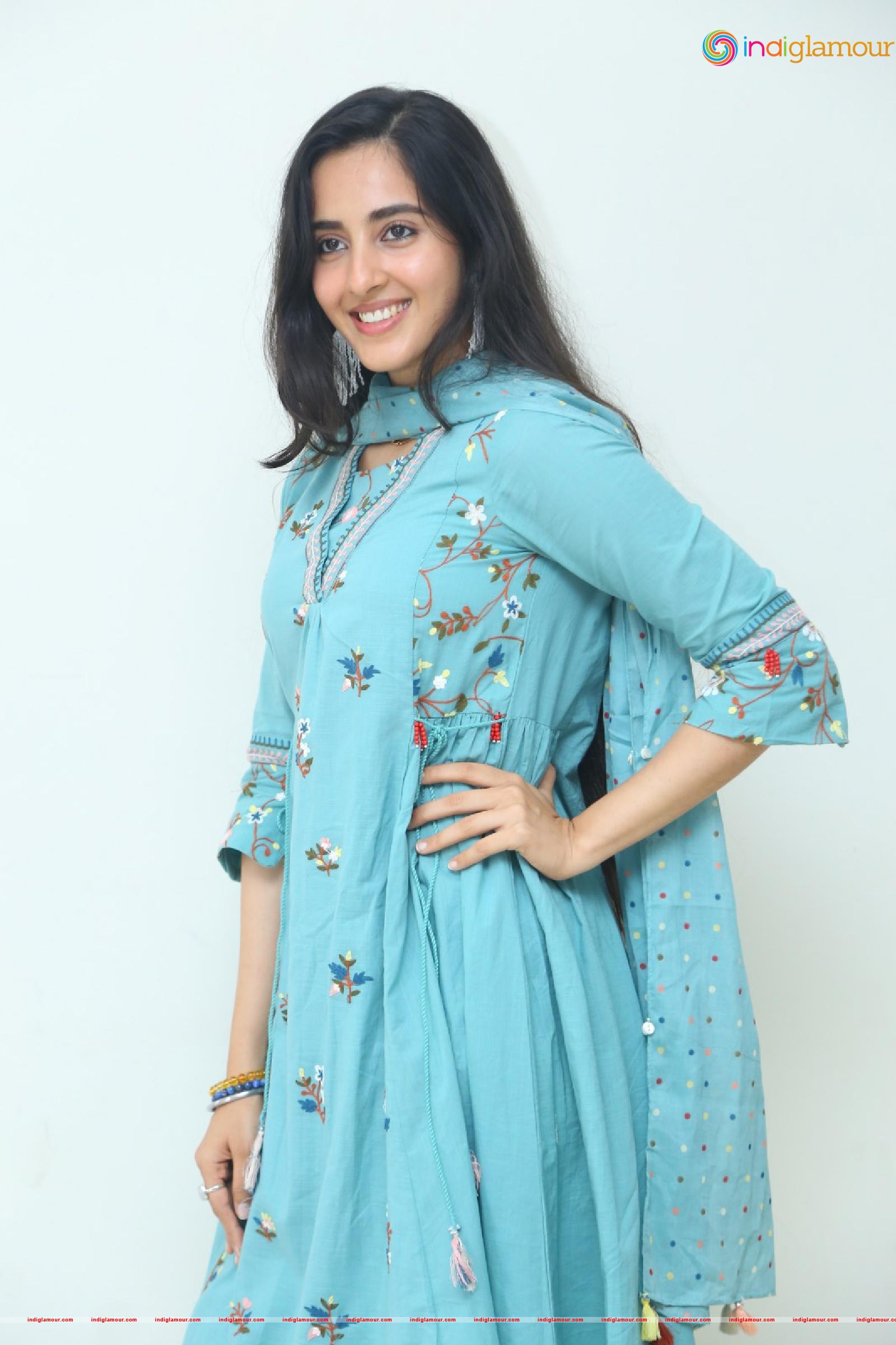 Simrat Kaur Actress hd photo