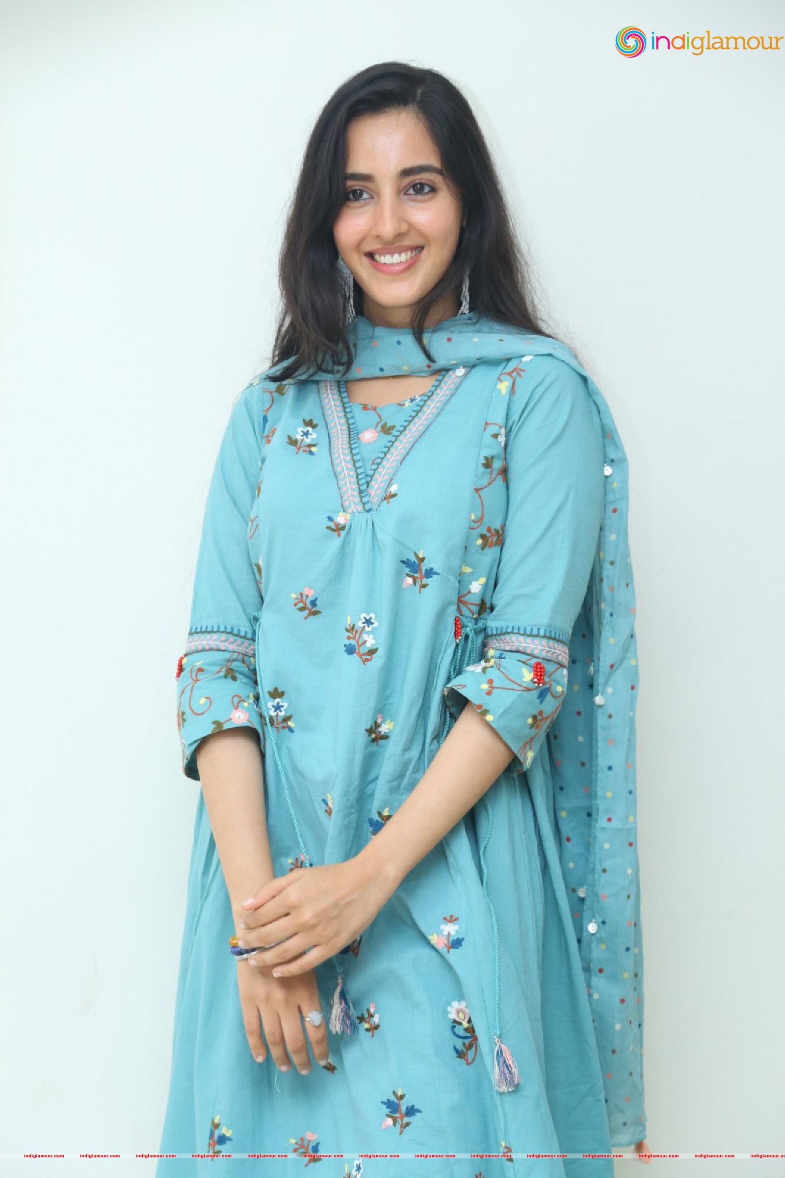 Simrat Kaur Actress hd photo