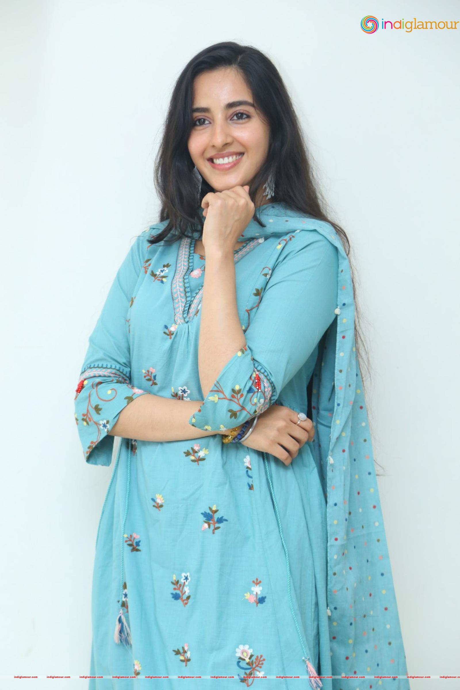 Simrat Kaur Actress hd photo