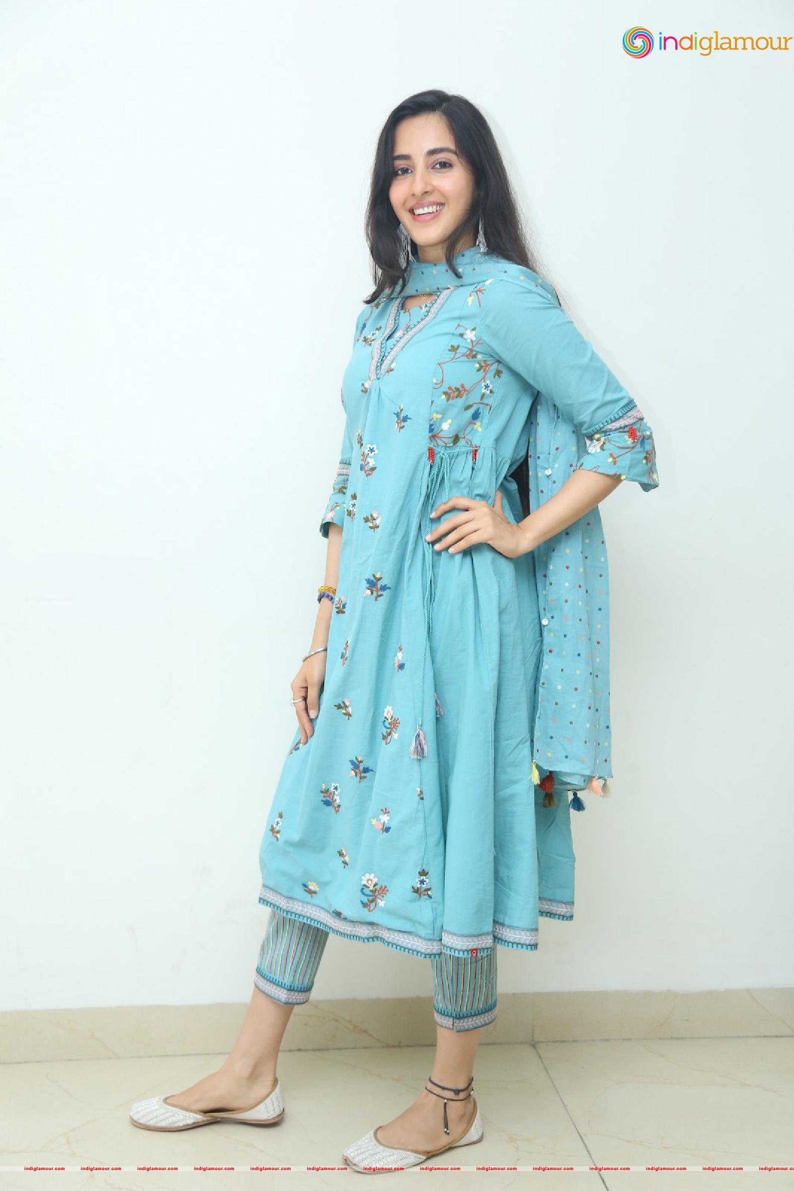 Simrat Kaur Actress hd photo