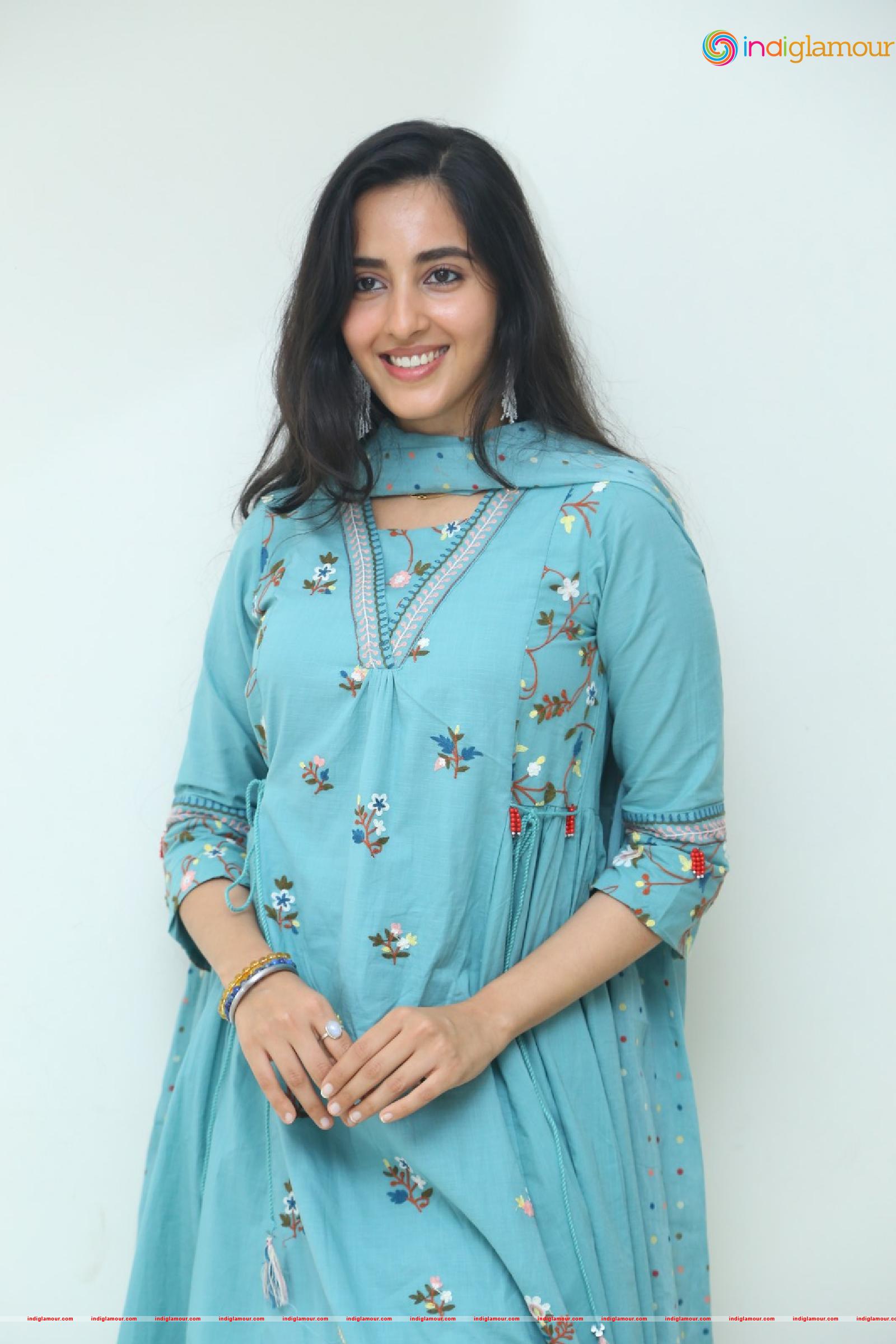 Simrat Kaur Actress hd photo