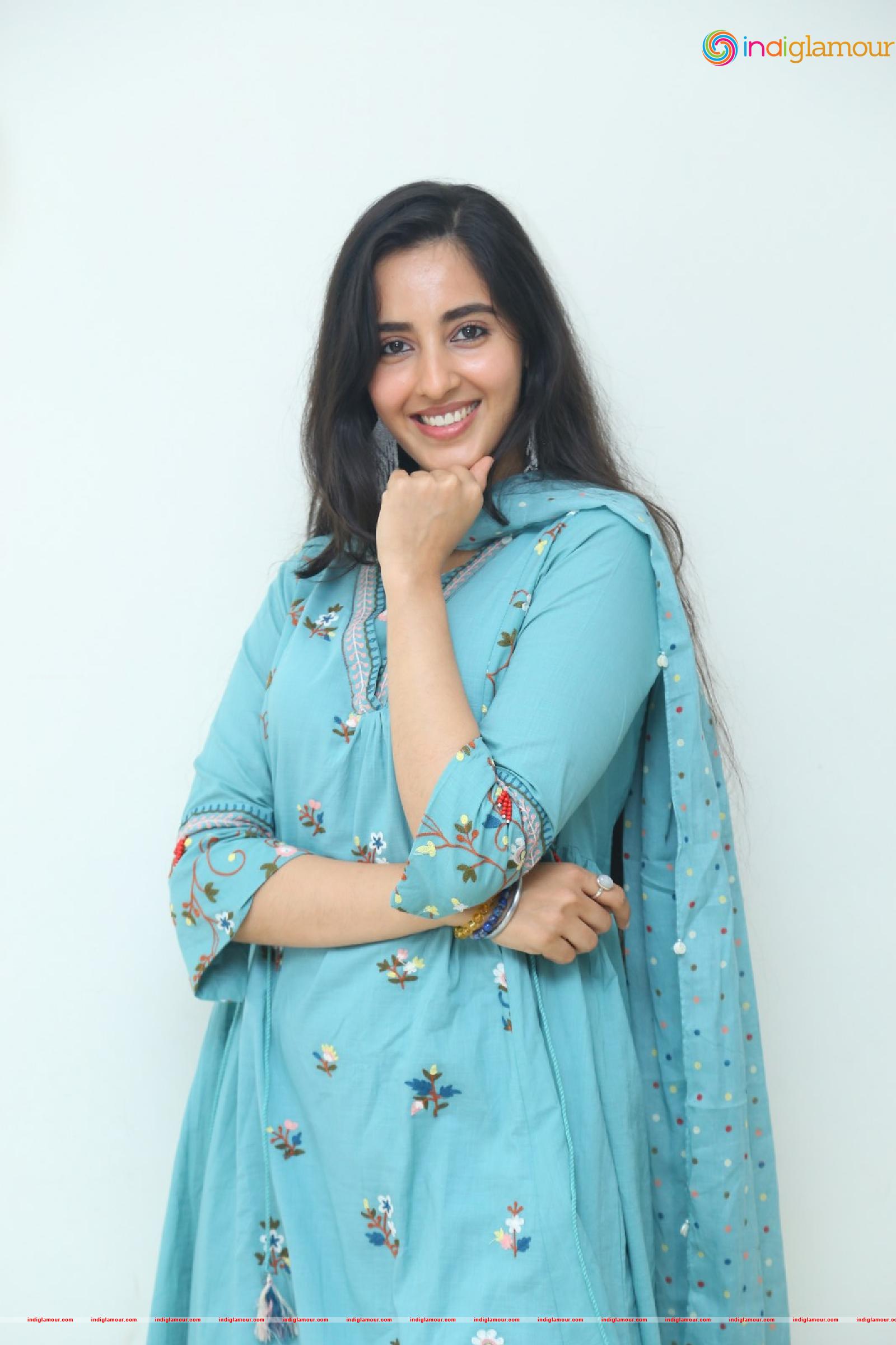 Simrat Kaur Actress hd photo