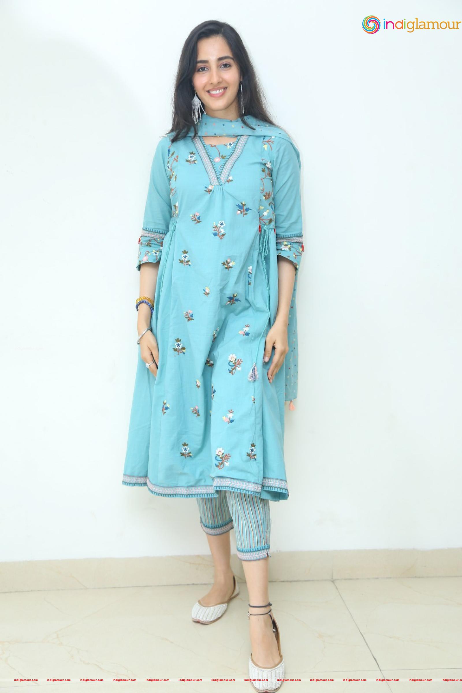 Simrat Kaur Actress hd photo