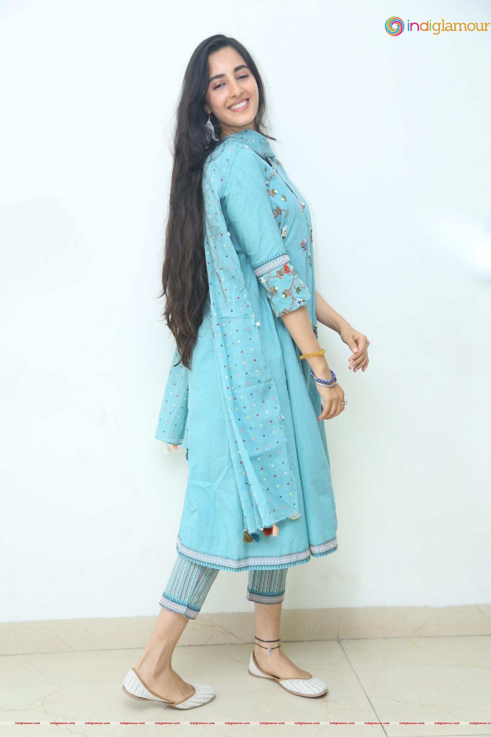 Simrat Kaur Actress hd photo
