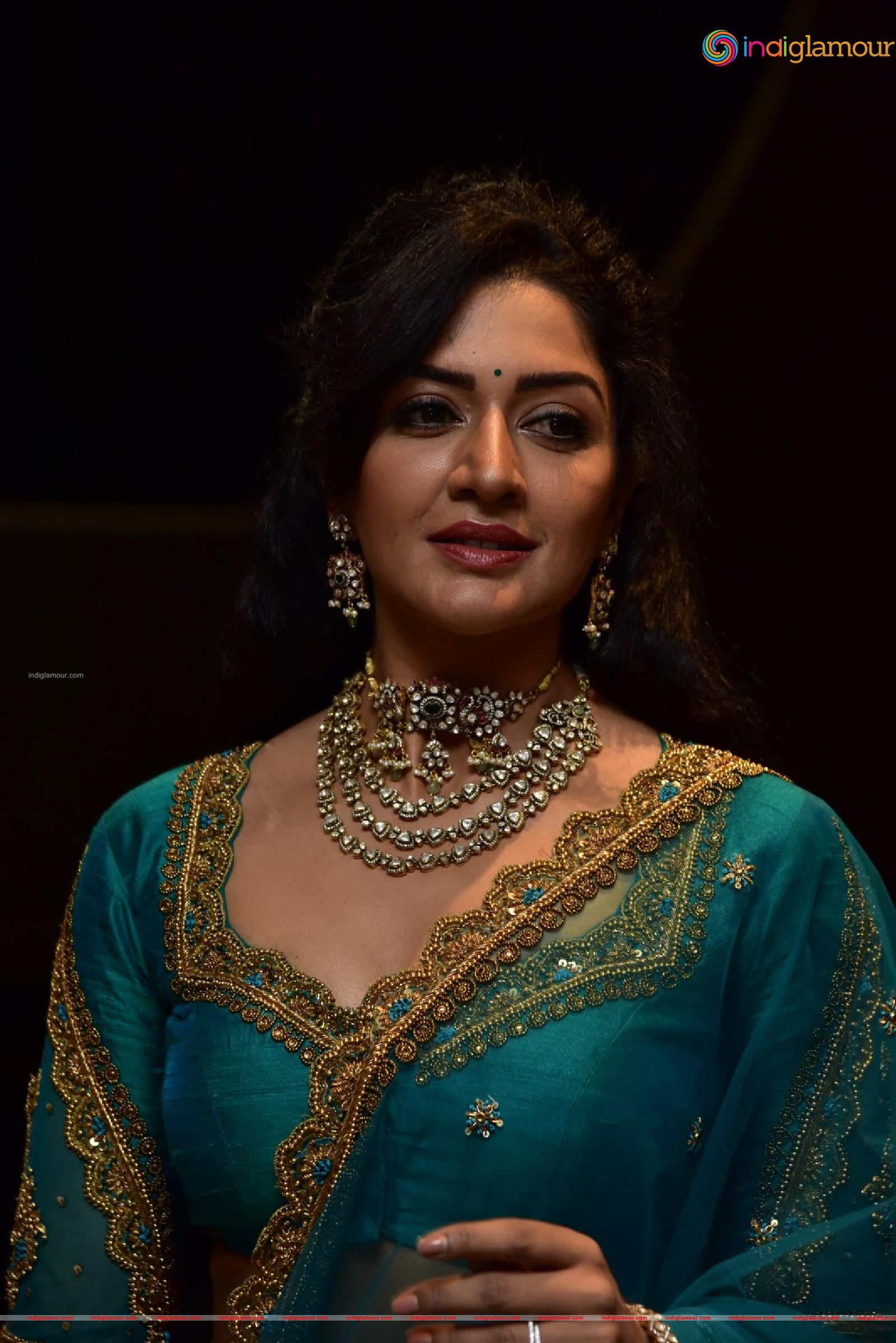 Vimala Raman Actress hd photo