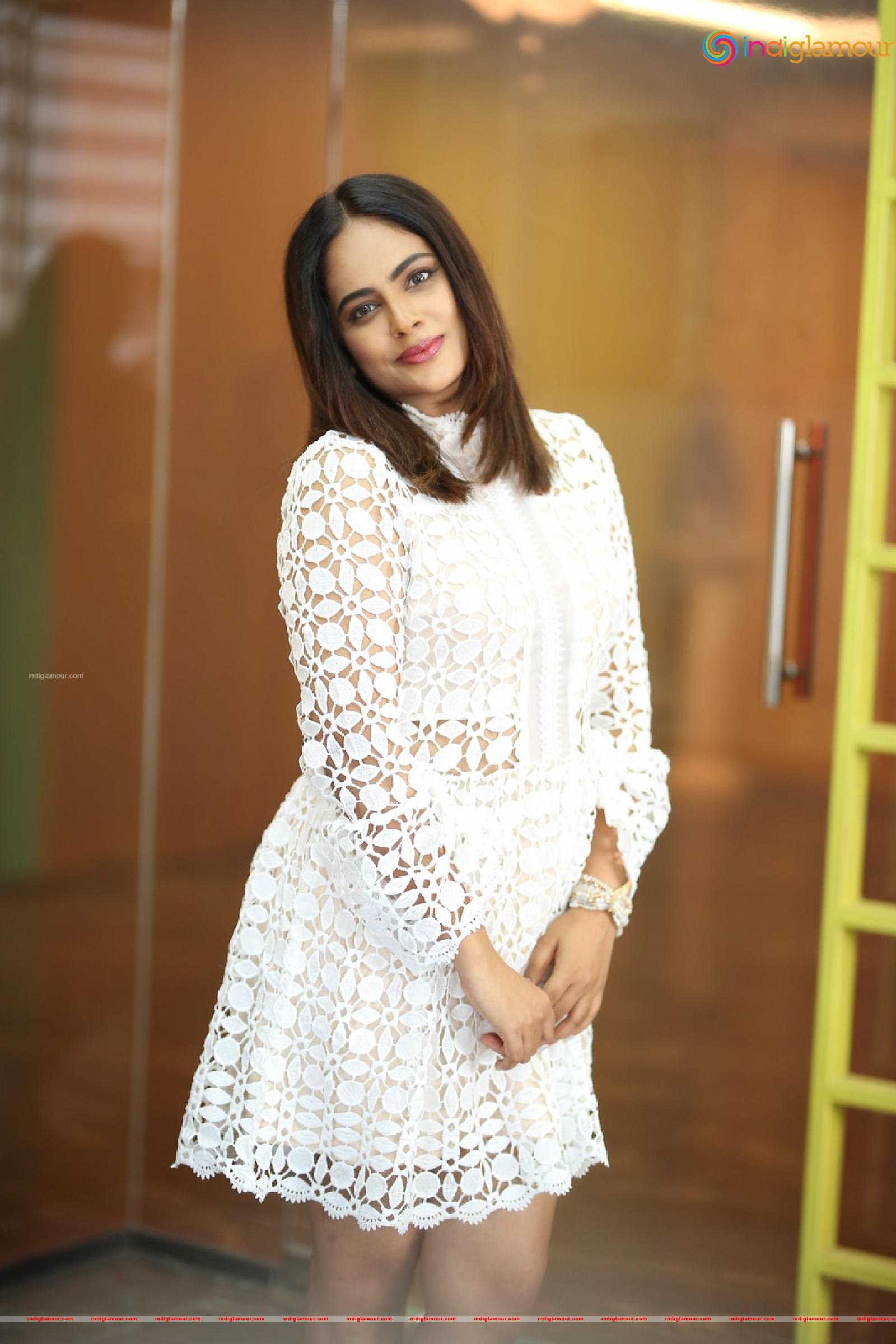 Nanditha Swetha Actress hd photo