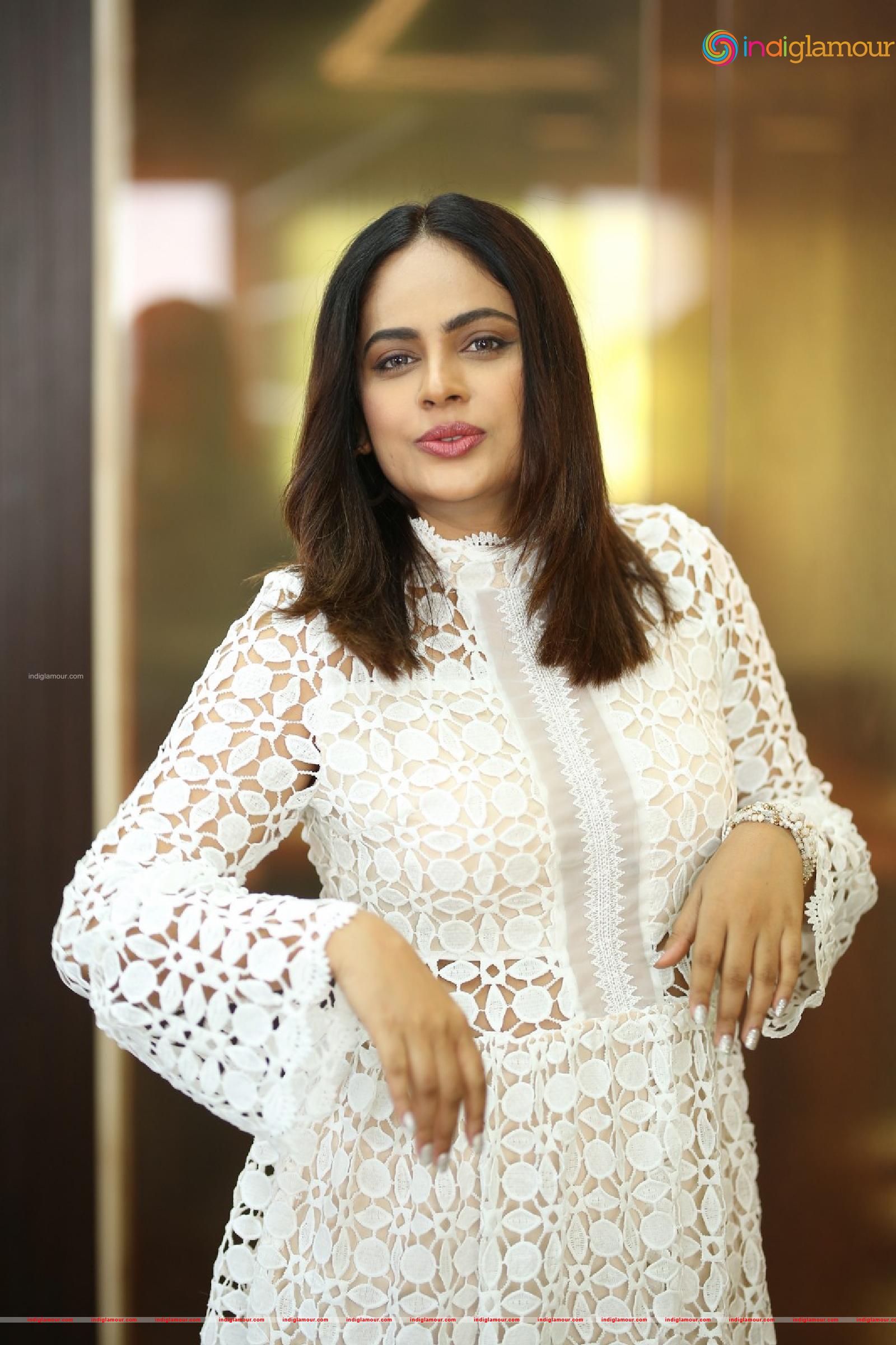 Nanditha Swetha Actress hd photo