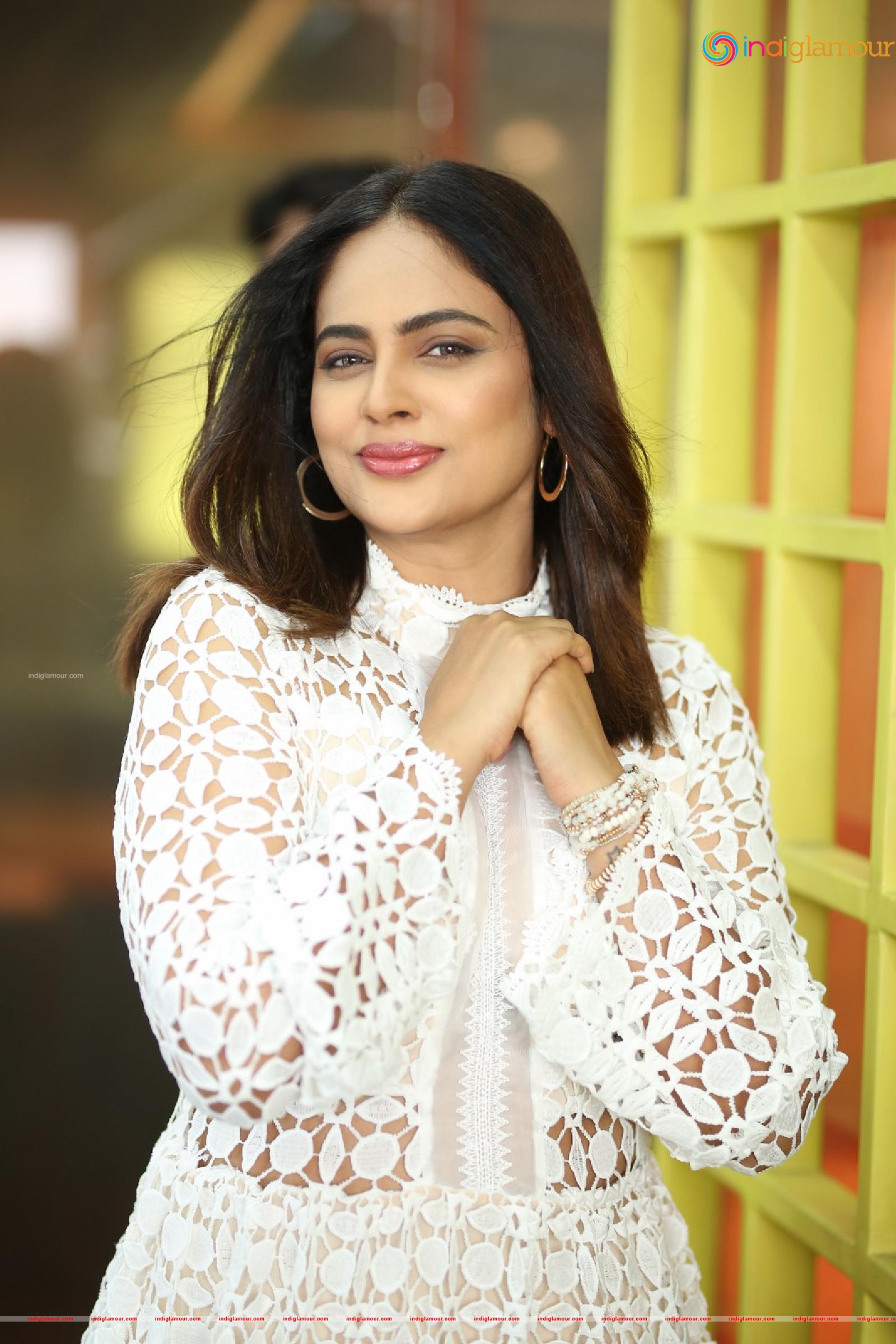 Nanditha Swetha Actress hd photo