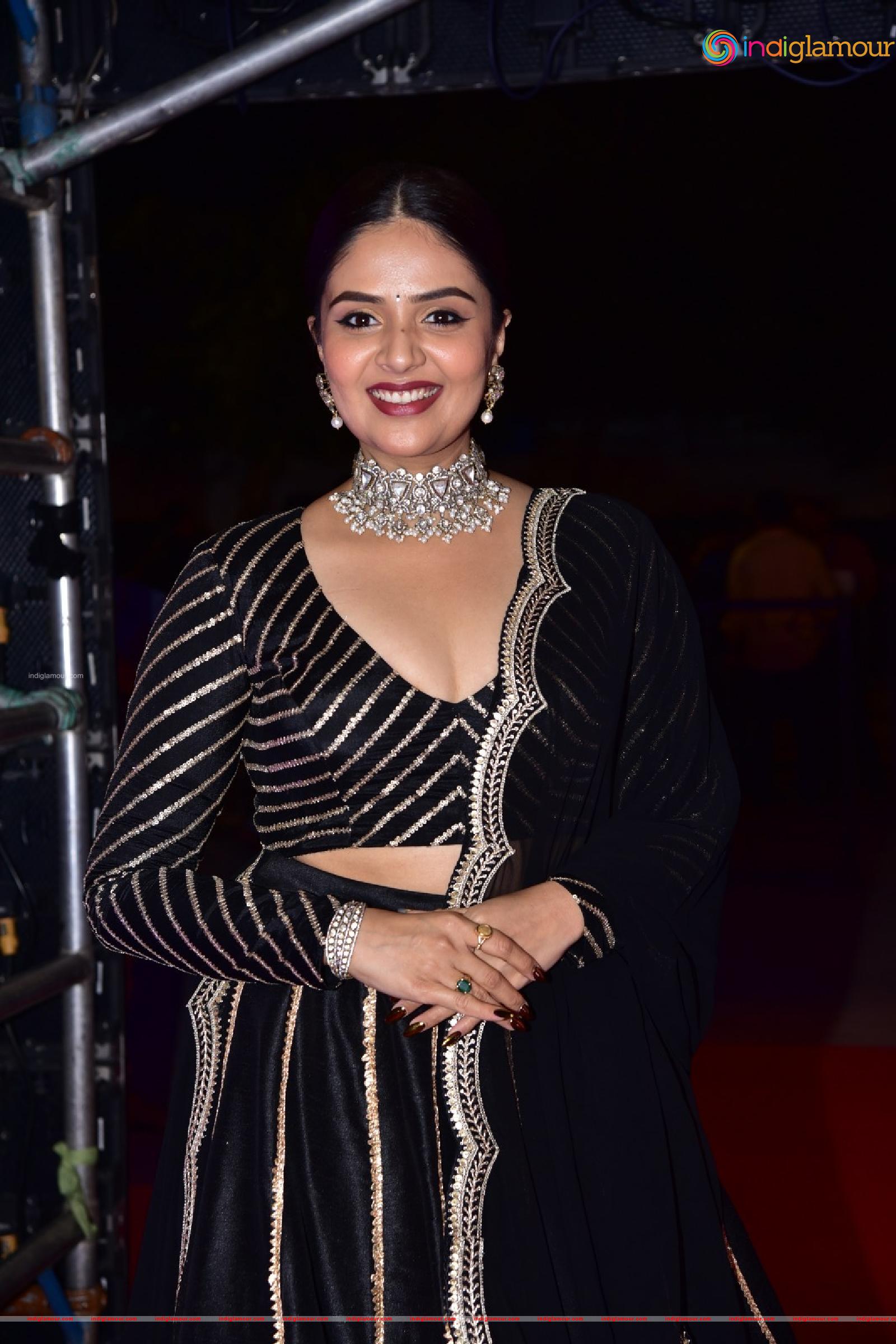 Sreemukhi Actress hd photo