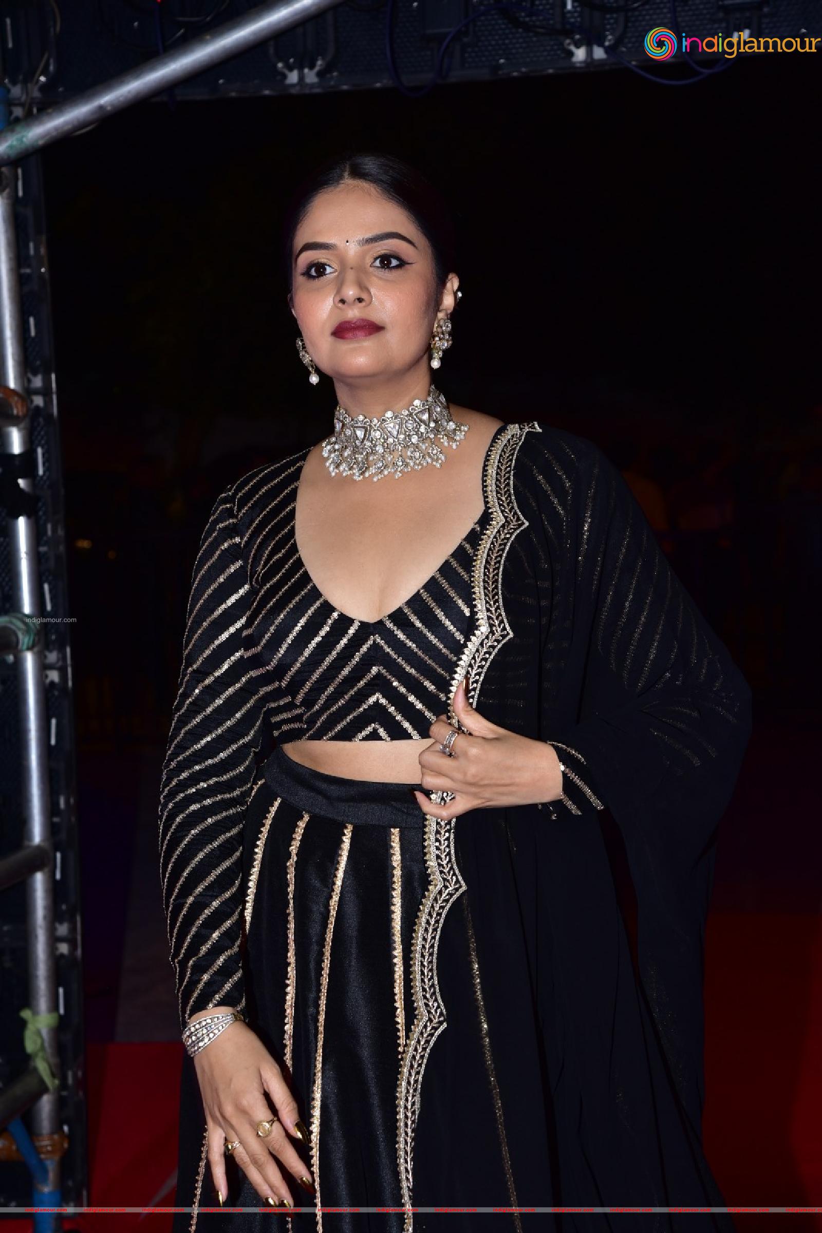 Sreemukhi Actress hd photo