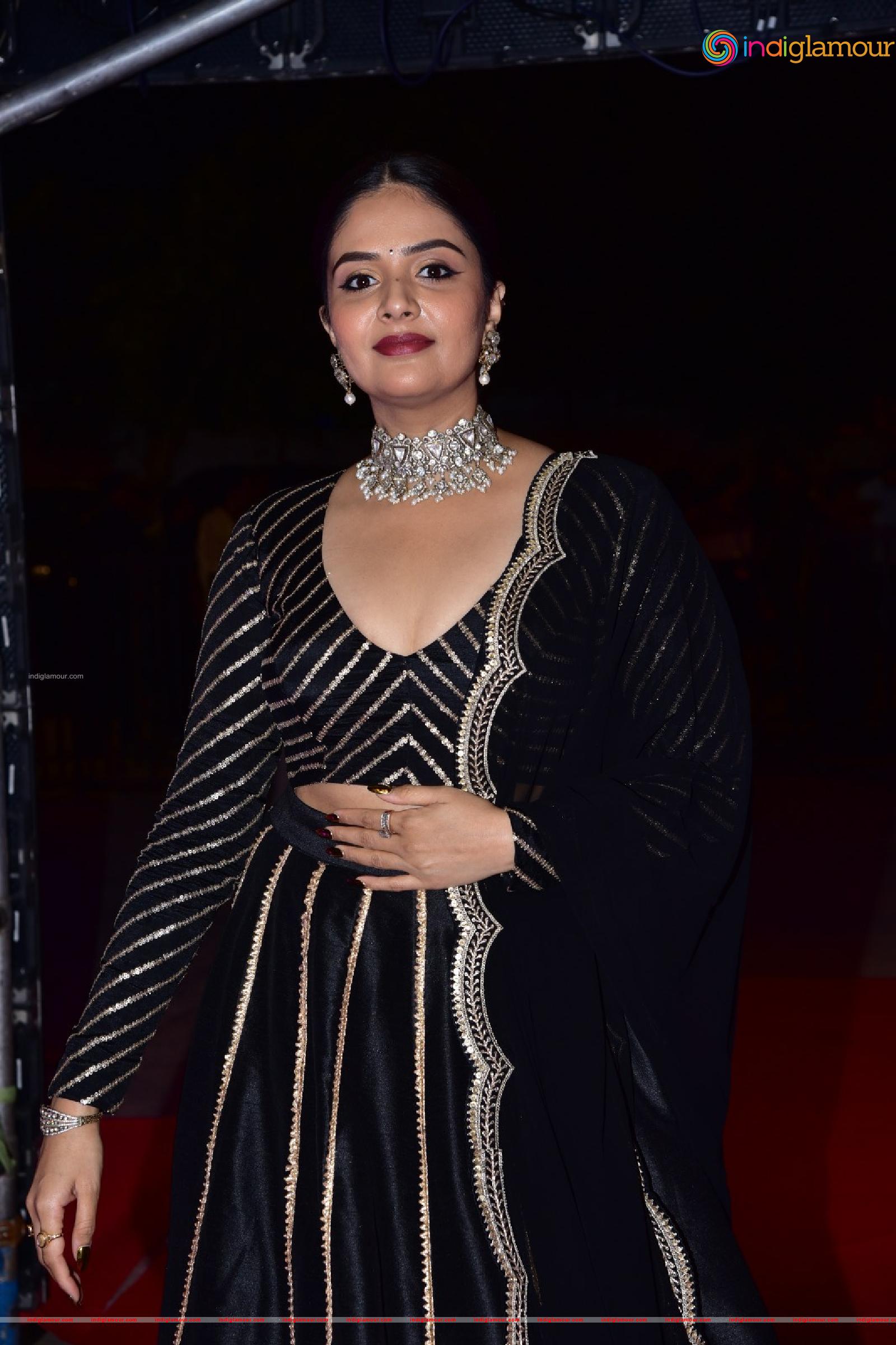Sreemukhi Actress hd photo