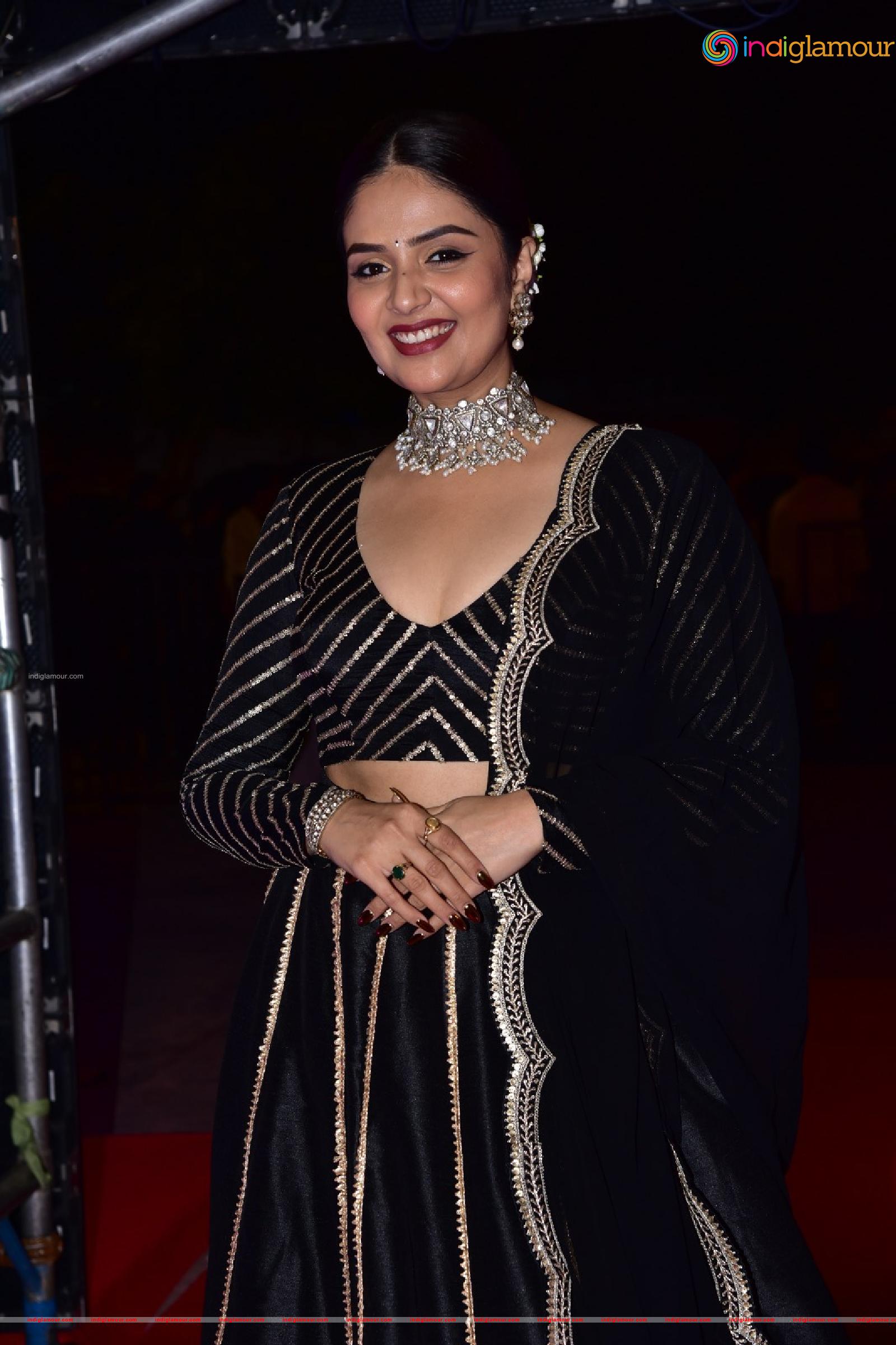 Sreemukhi Actress hd photo
