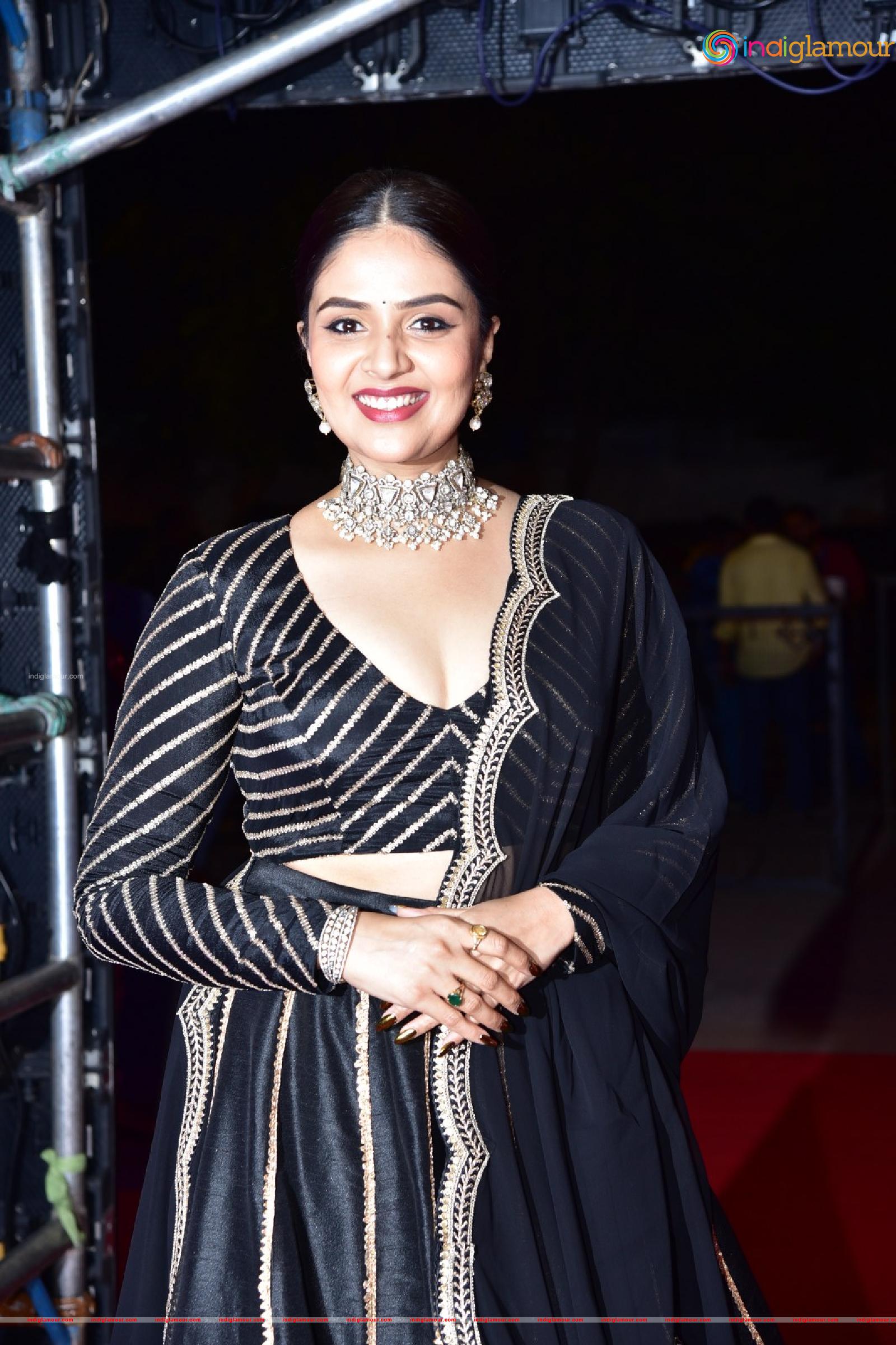 Sreemukhi Actress hd photo