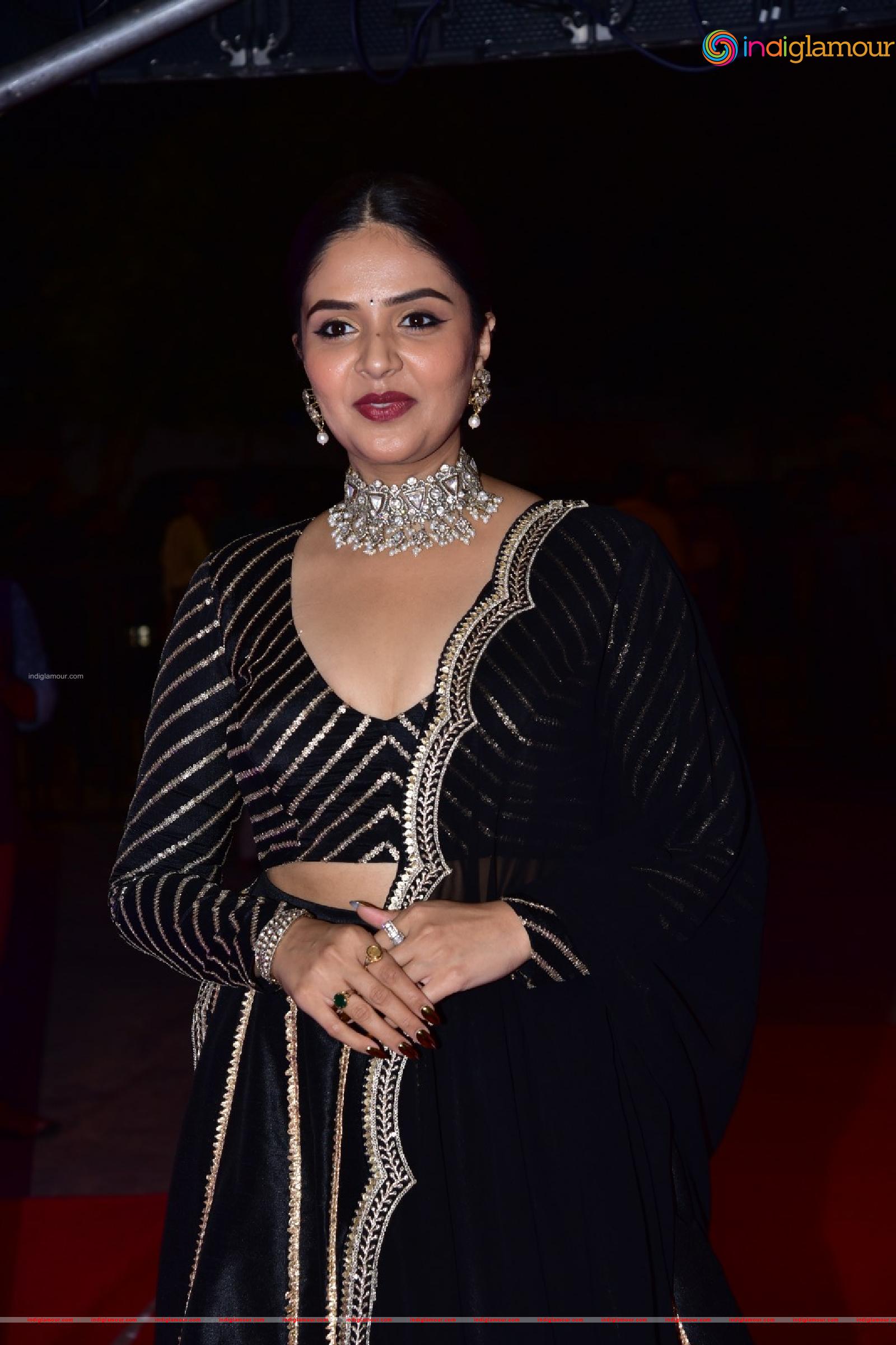 Sreemukhi Actress hd photo