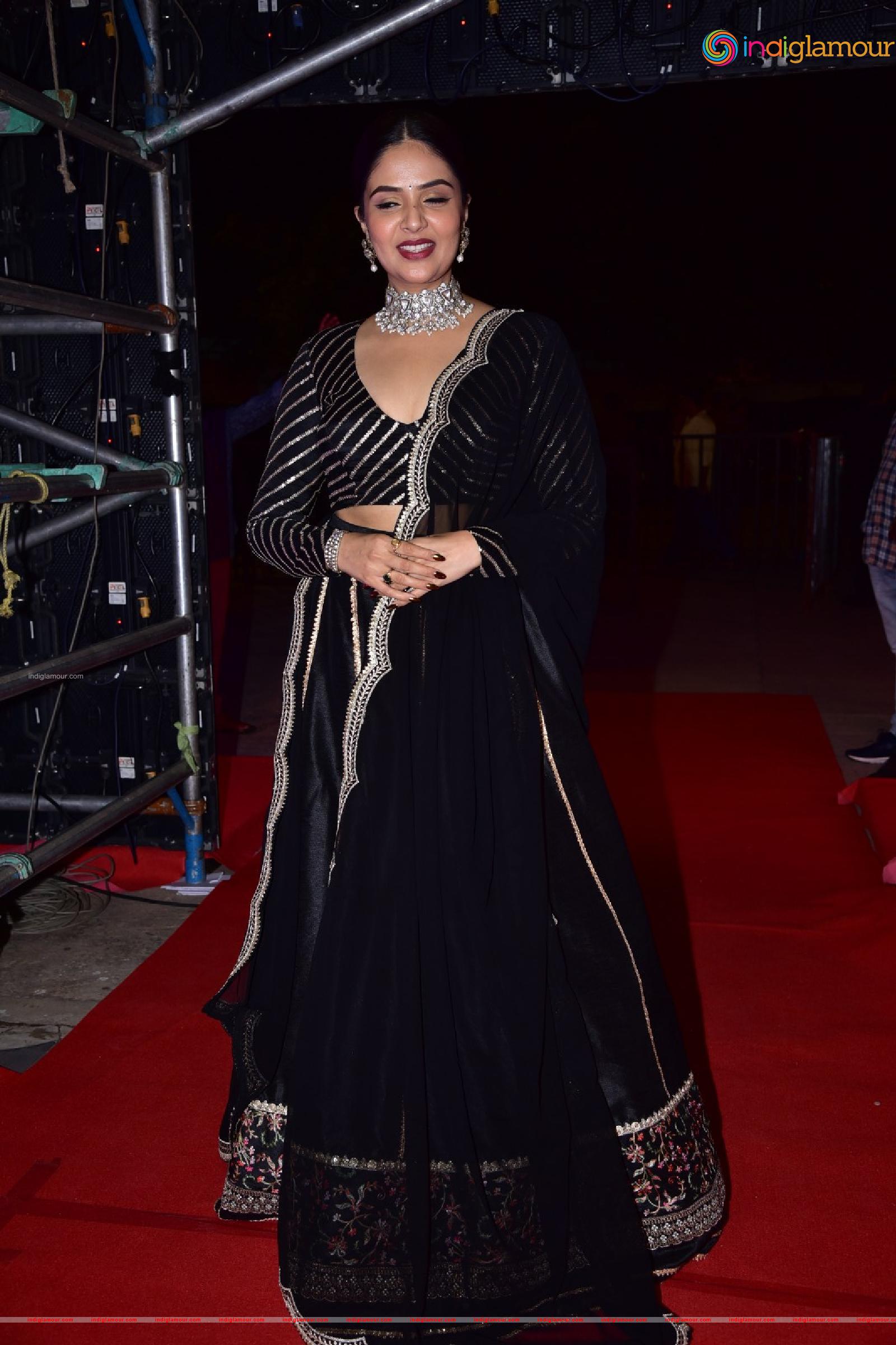 Sreemukhi Actress hd photo