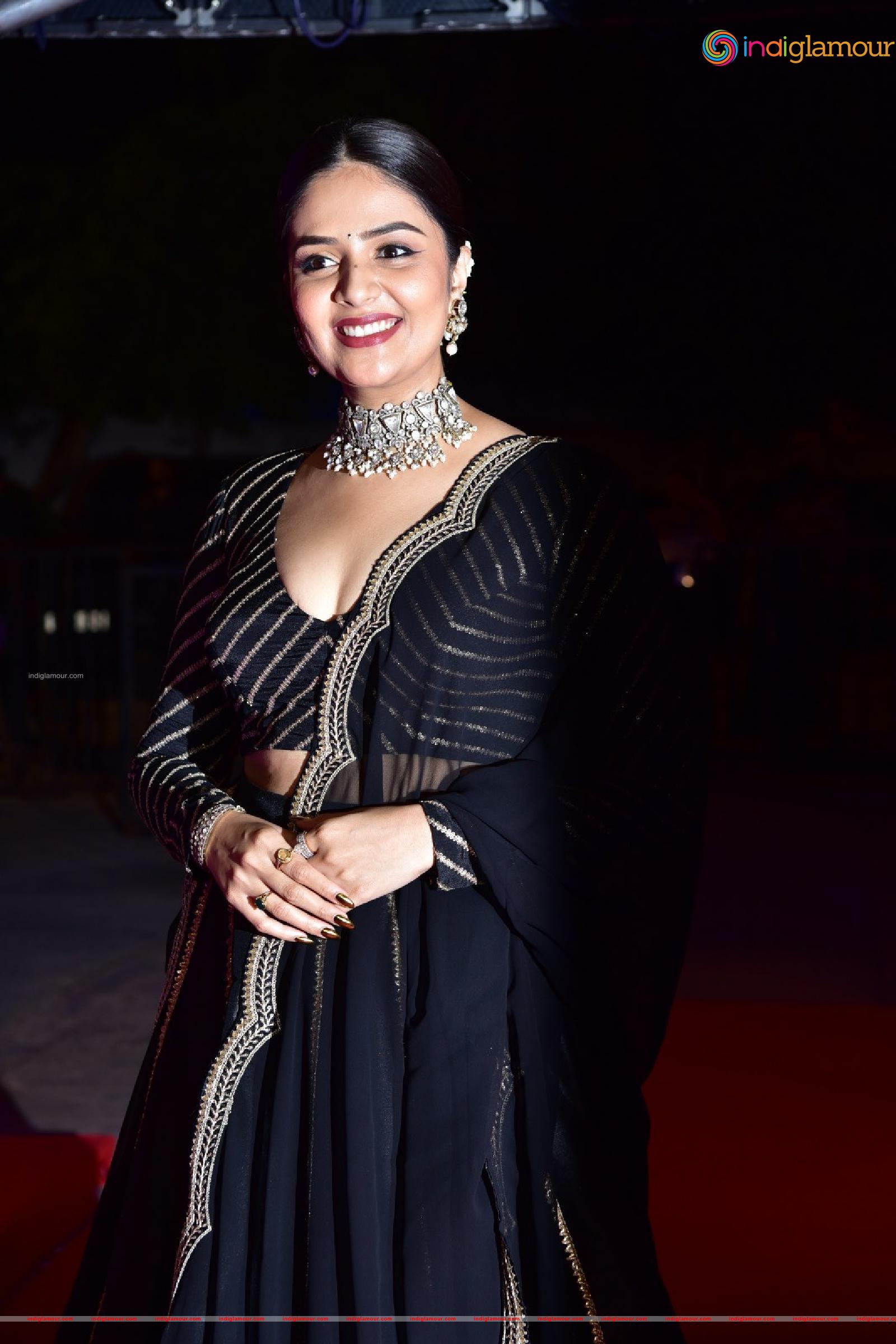 Sreemukhi Actress hd photo