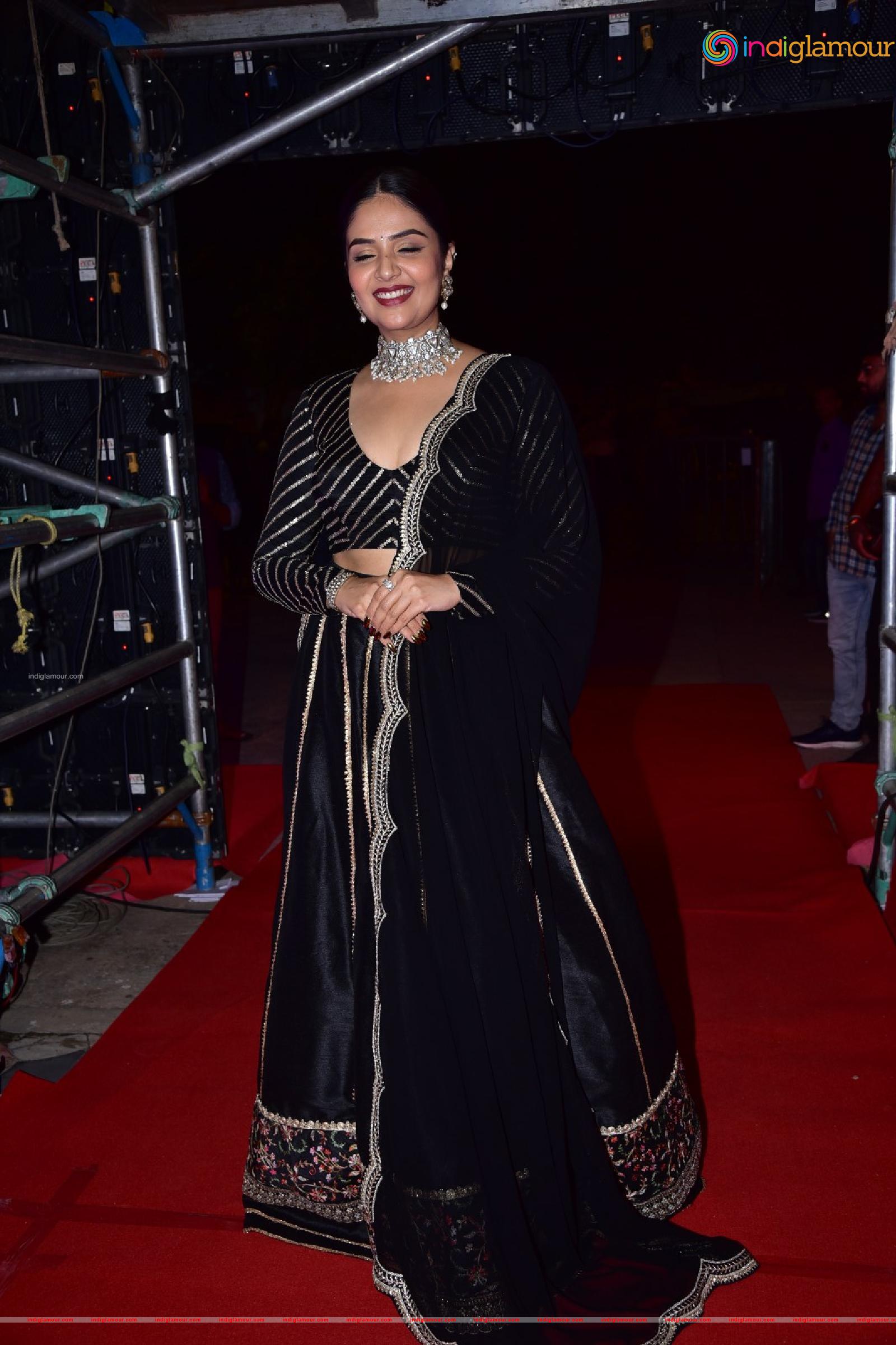 Sreemukhi Actress hd photo