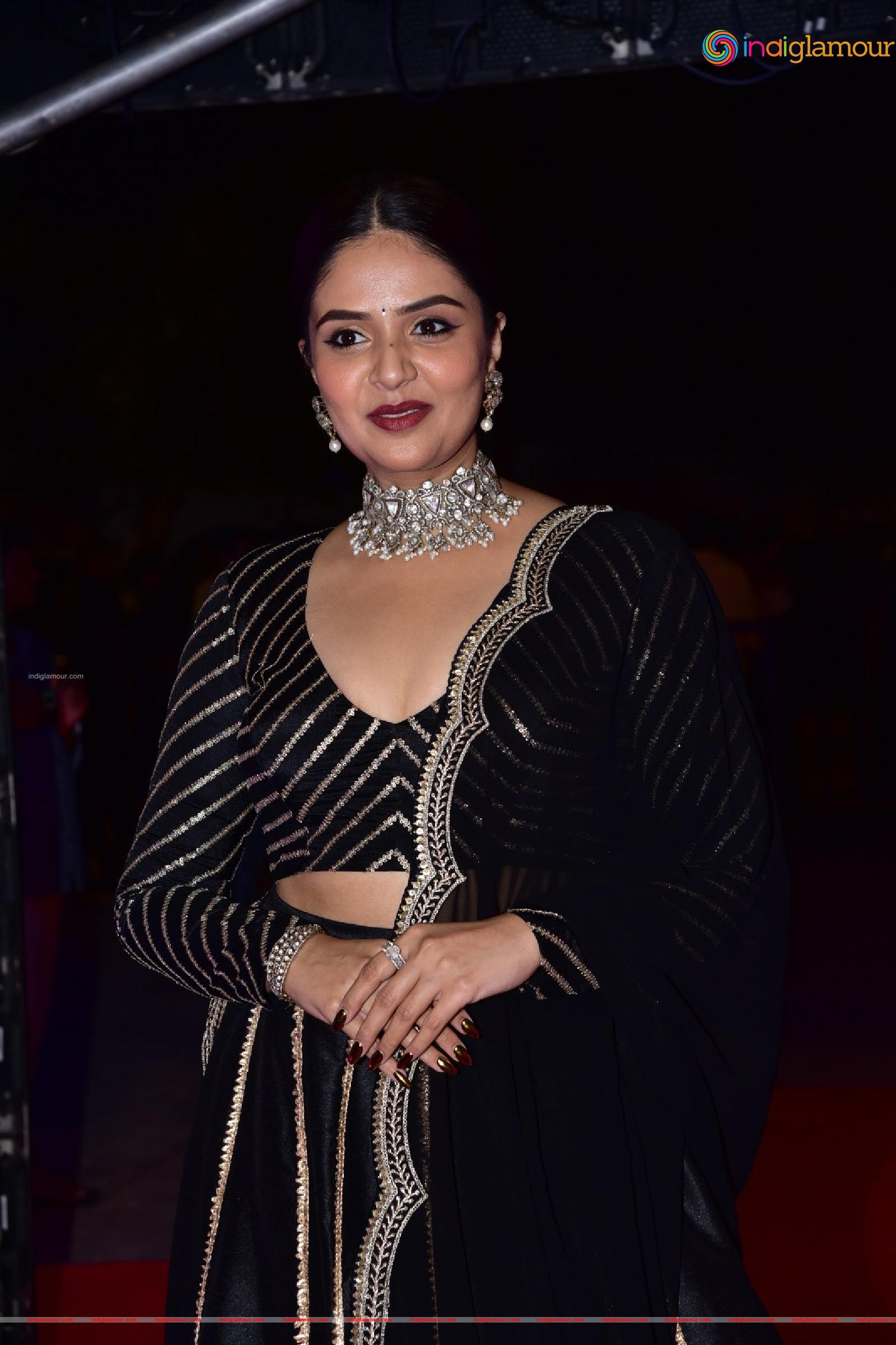 Sreemukhi Actress hd photo